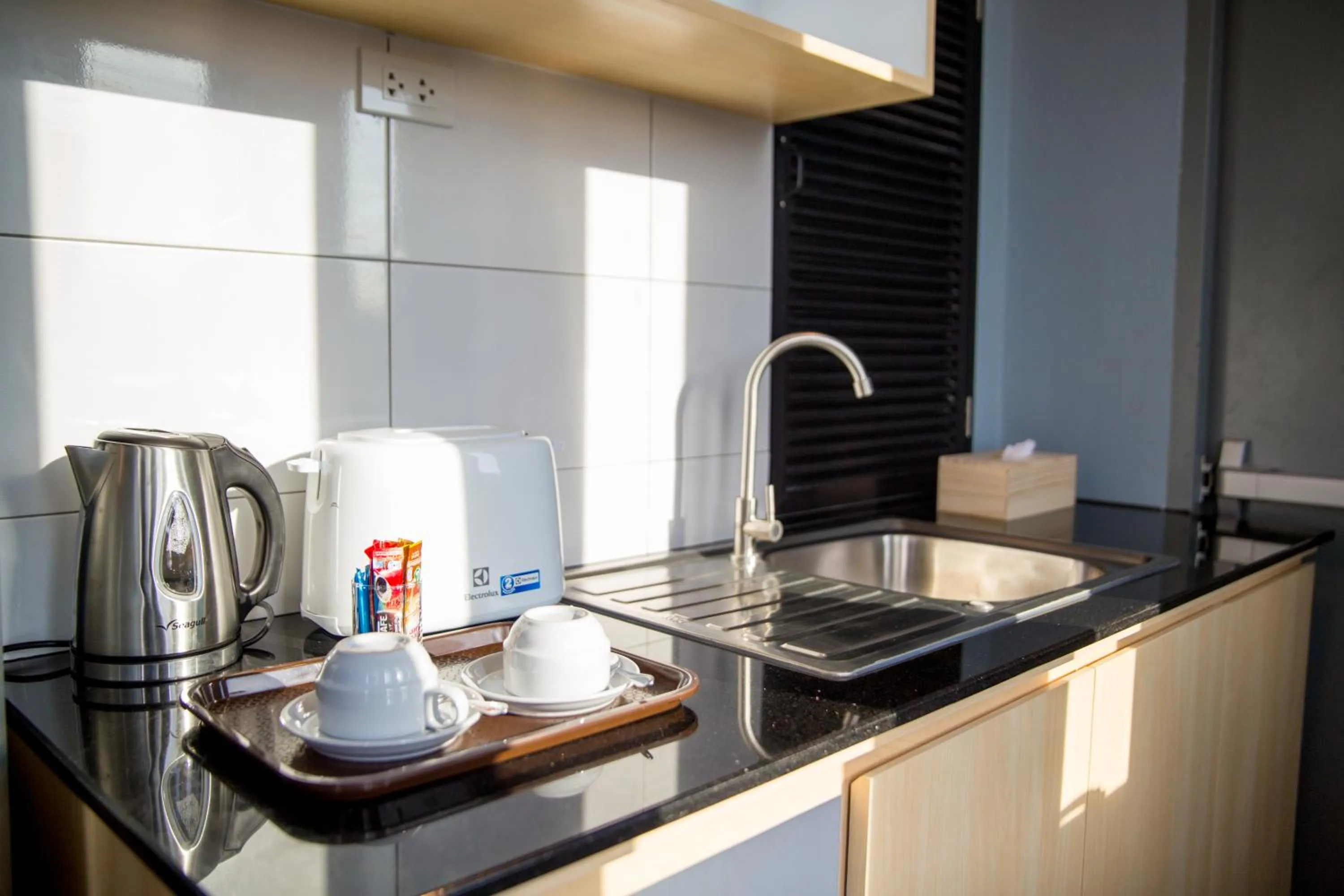 Communal kitchen in iNest Poshtel