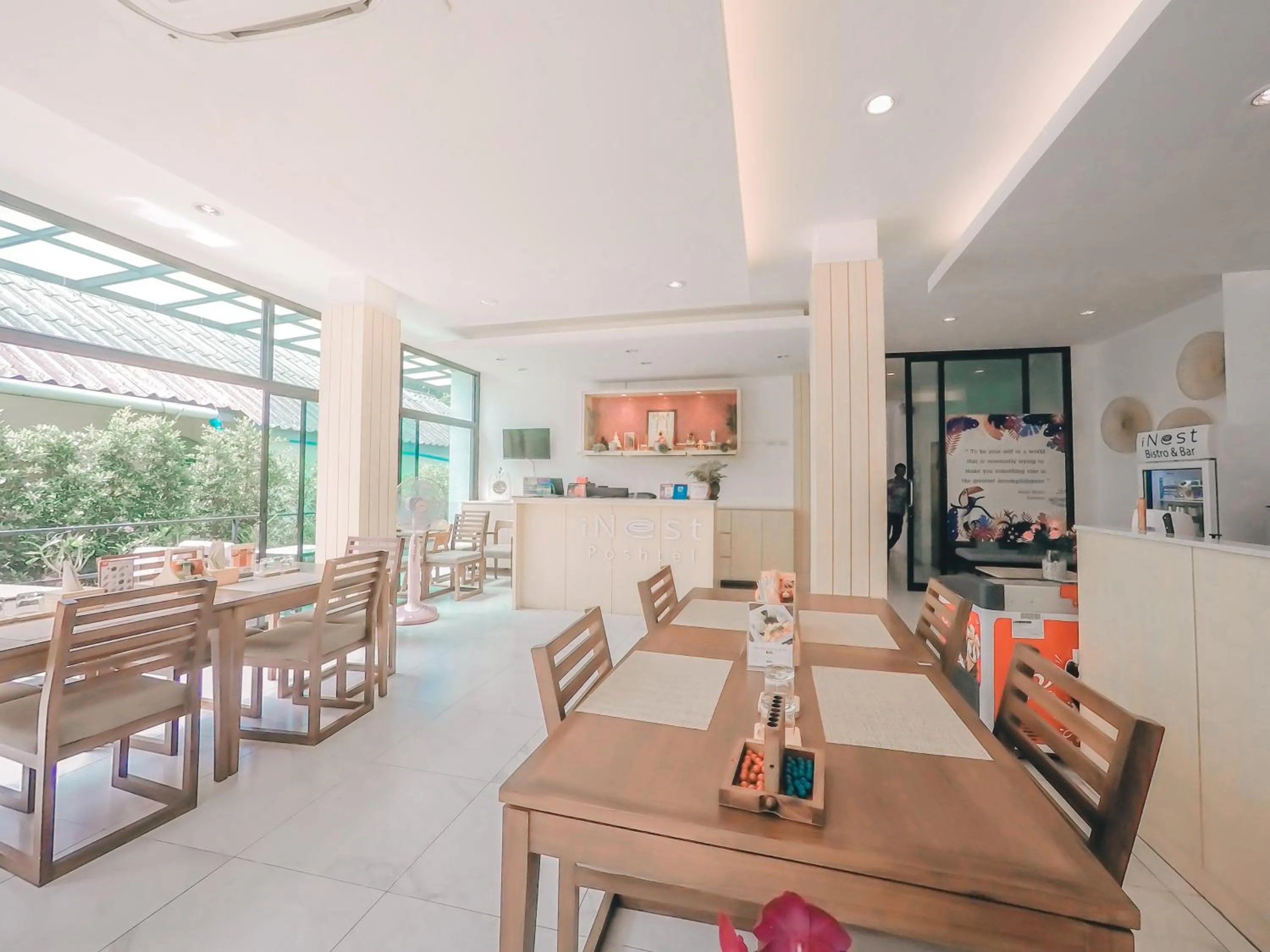 Restaurant/places to eat in iNest Poshtel