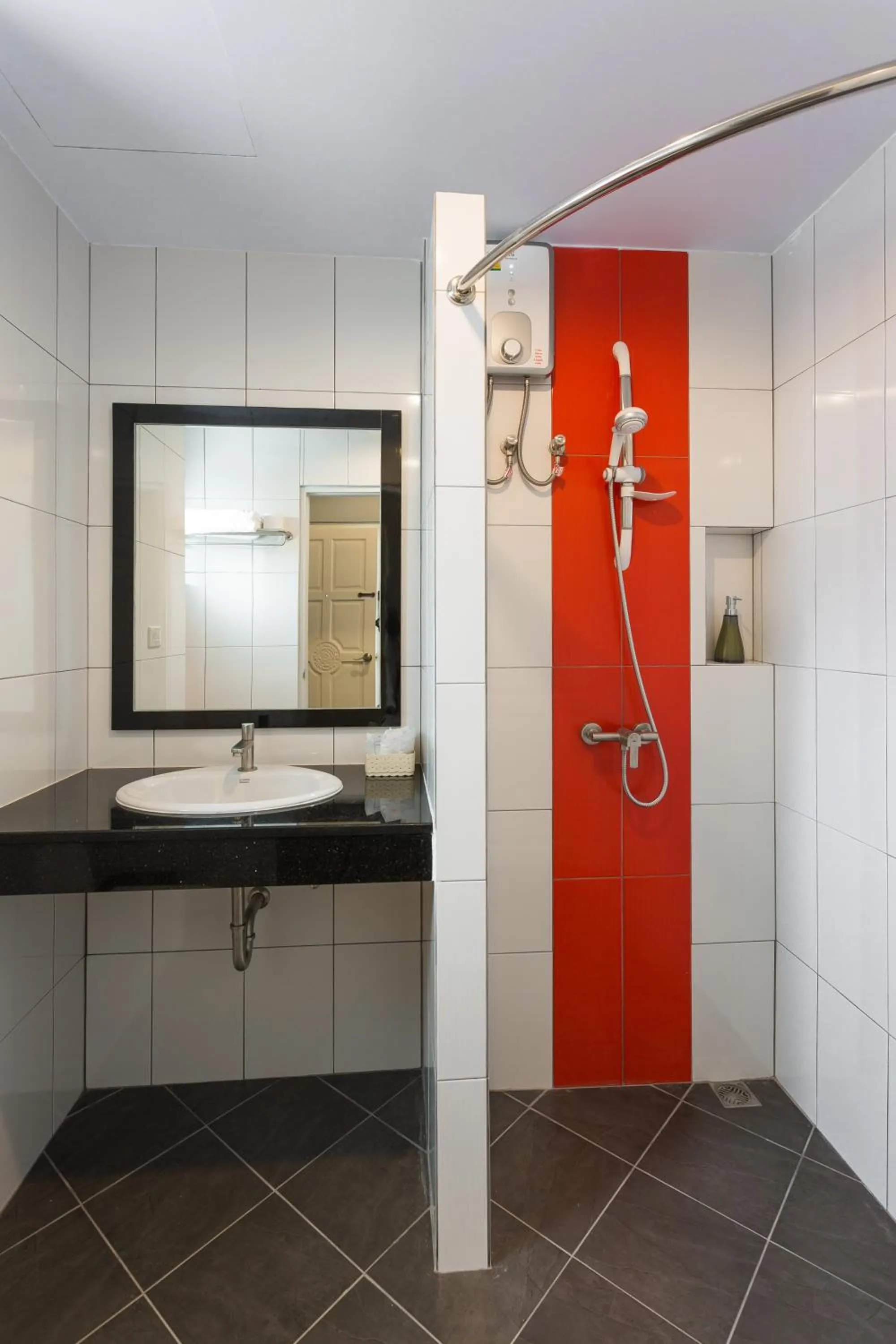 Shower in iNest Poshtel