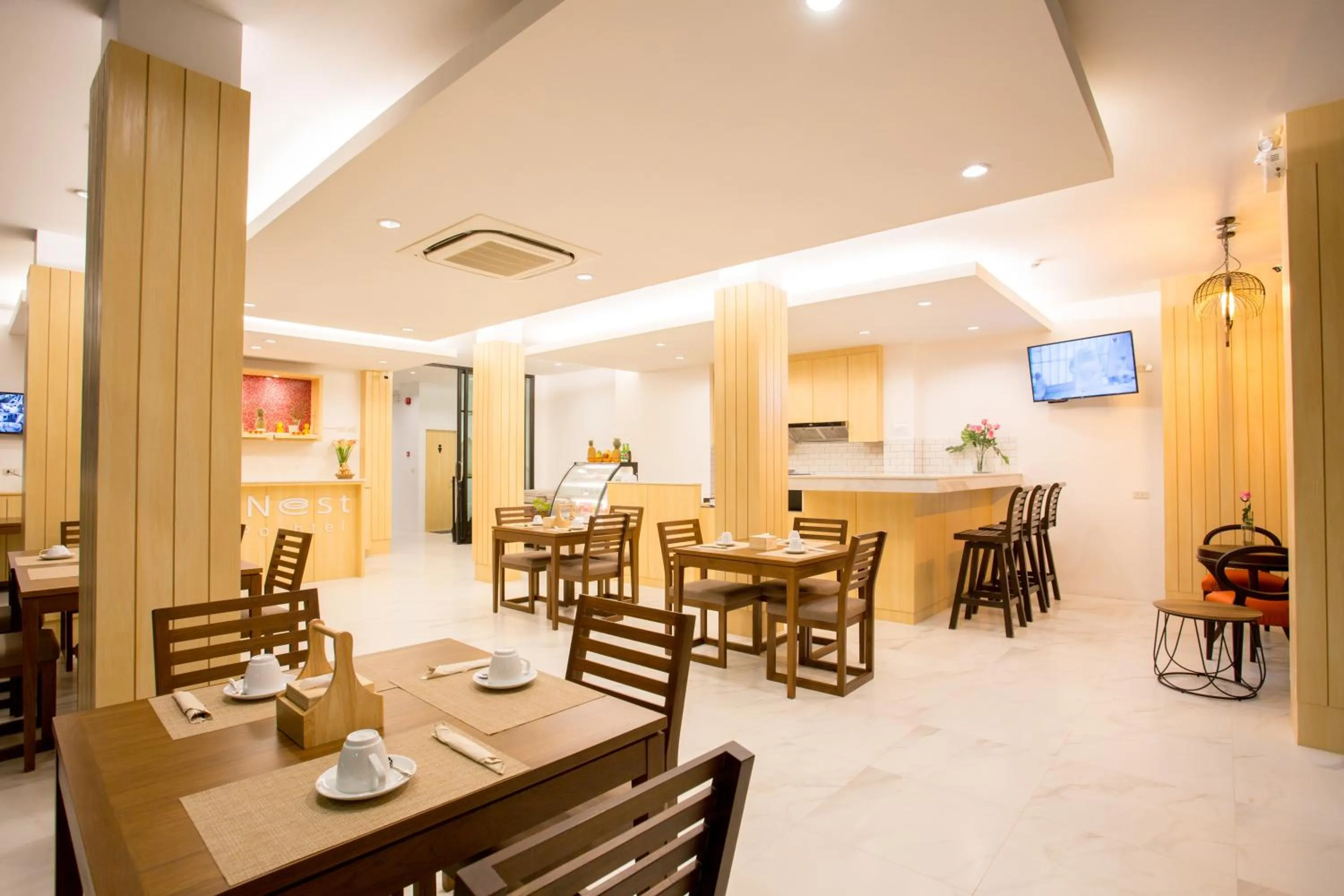 Restaurant/places to eat in iNest Poshtel