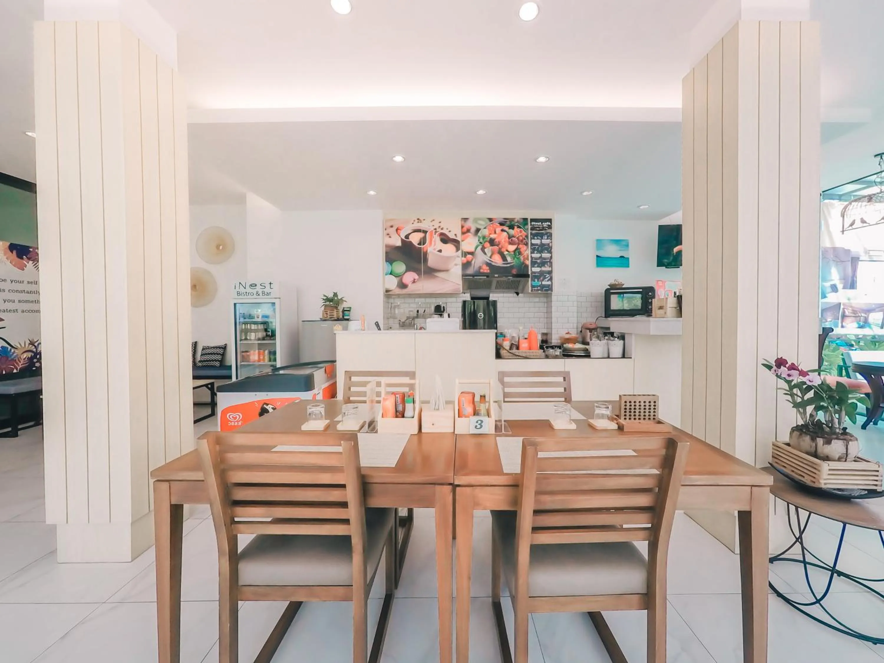 Restaurant/places to eat in iNest Poshtel