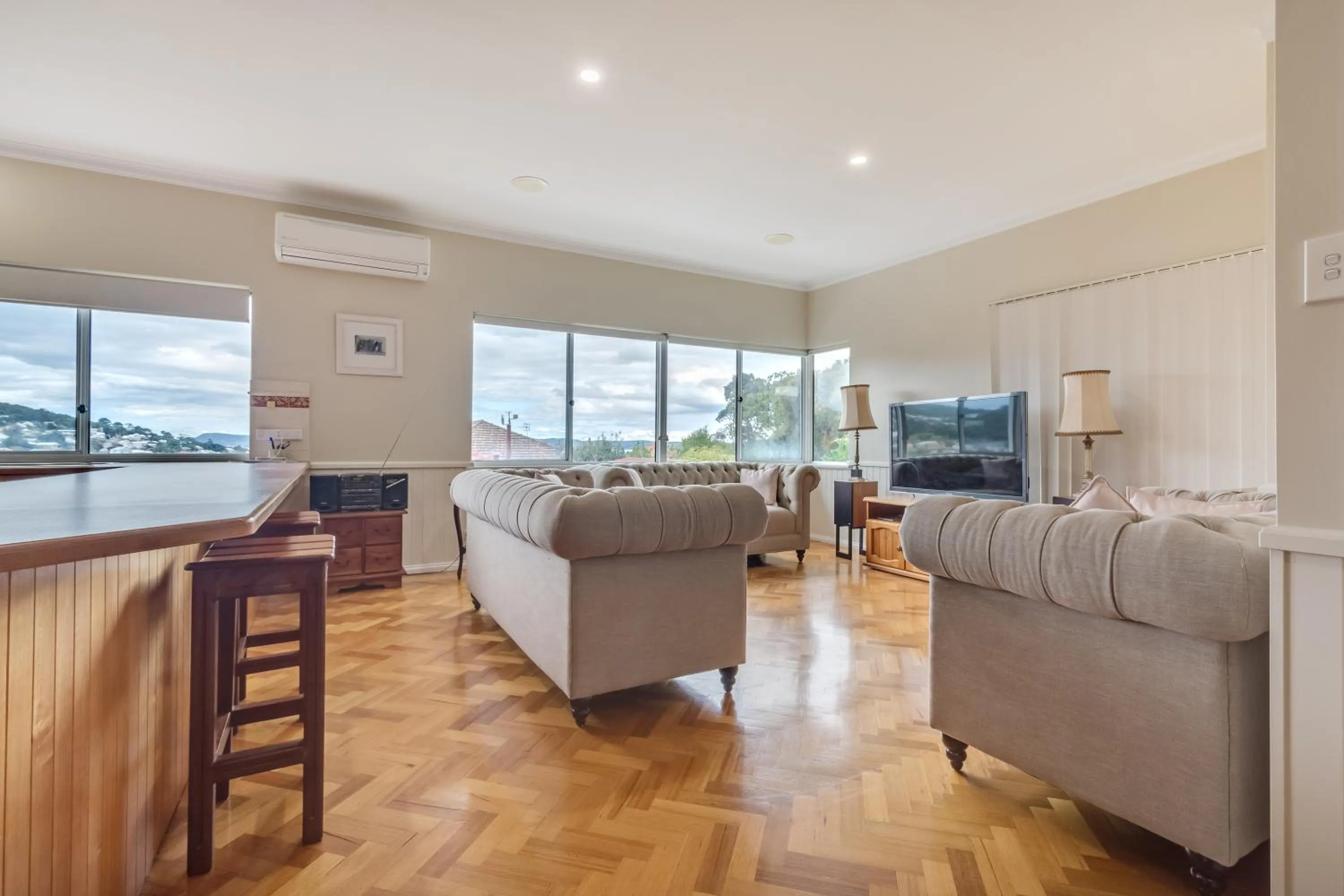 Living room in Serpentine Rose