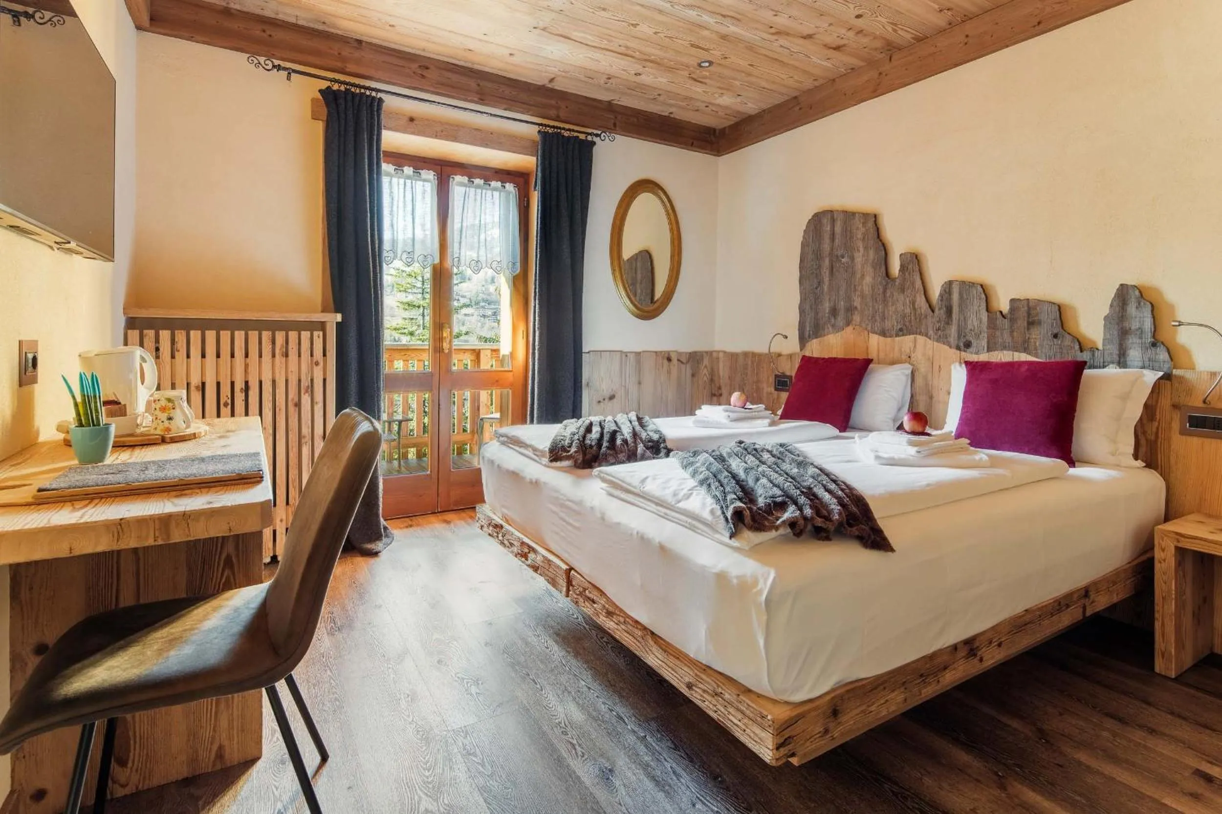 Bed in Hotel Ciasa Lorenzi