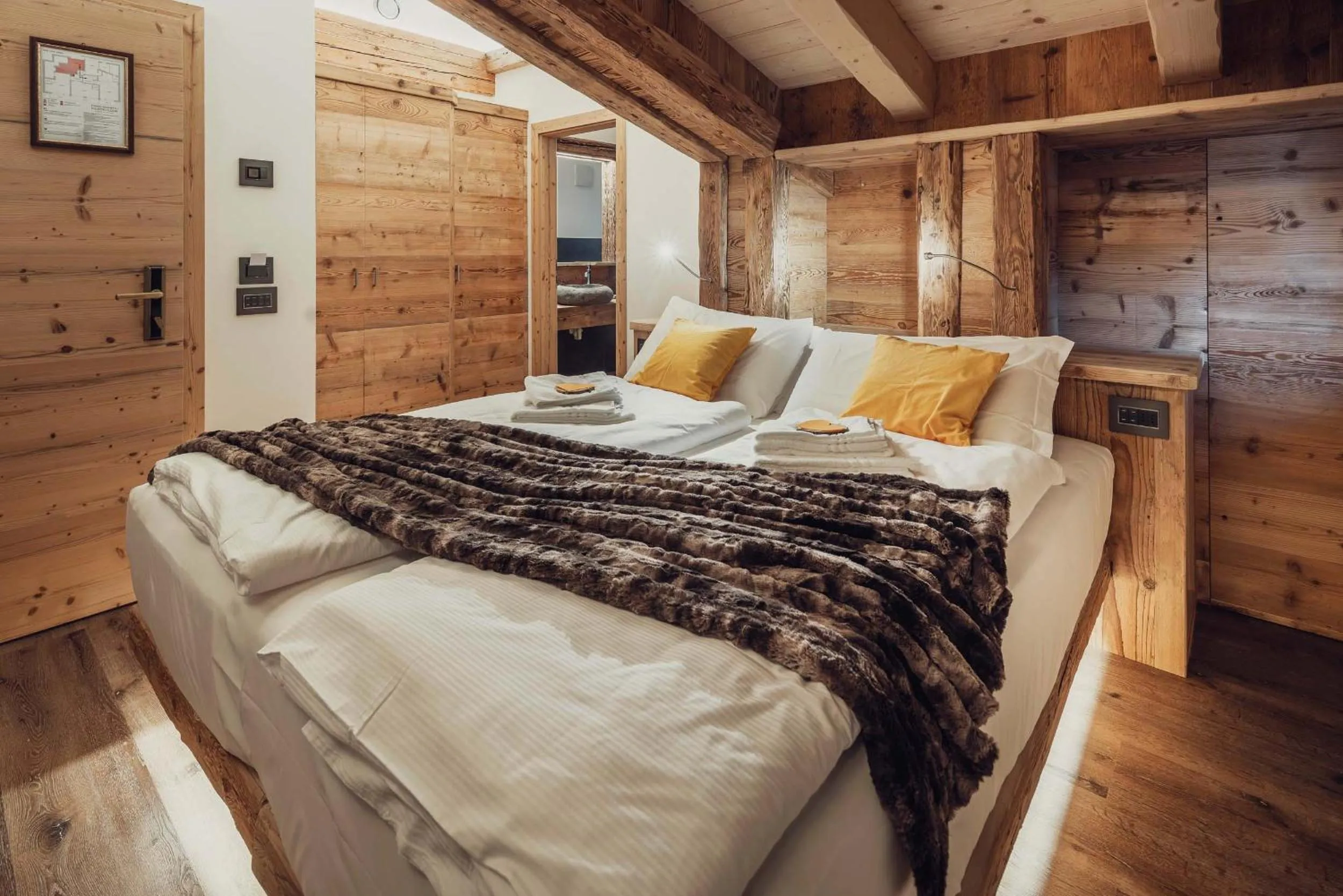 Bed in Hotel Ciasa Lorenzi