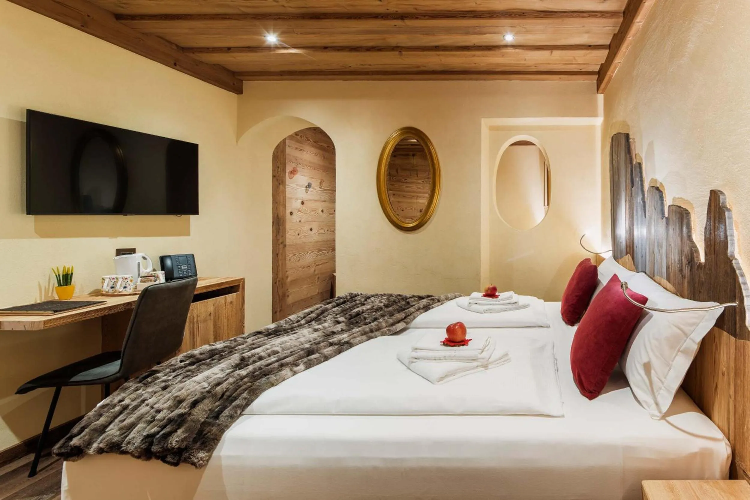 Bed in Hotel Ciasa Lorenzi