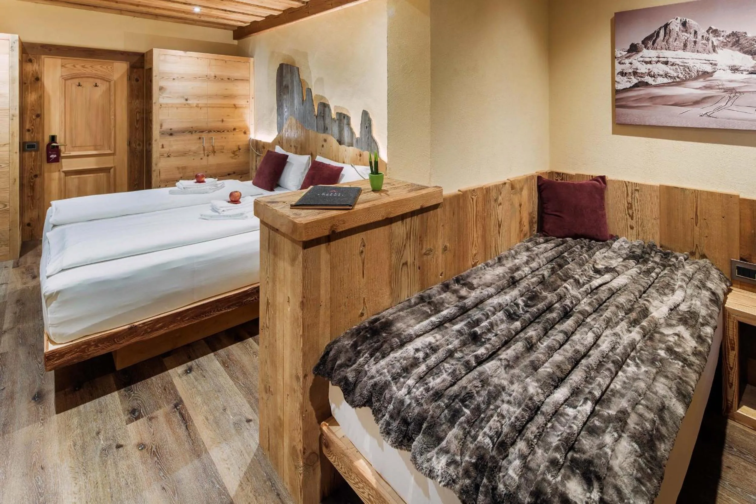 Bed in Hotel Ciasa Lorenzi