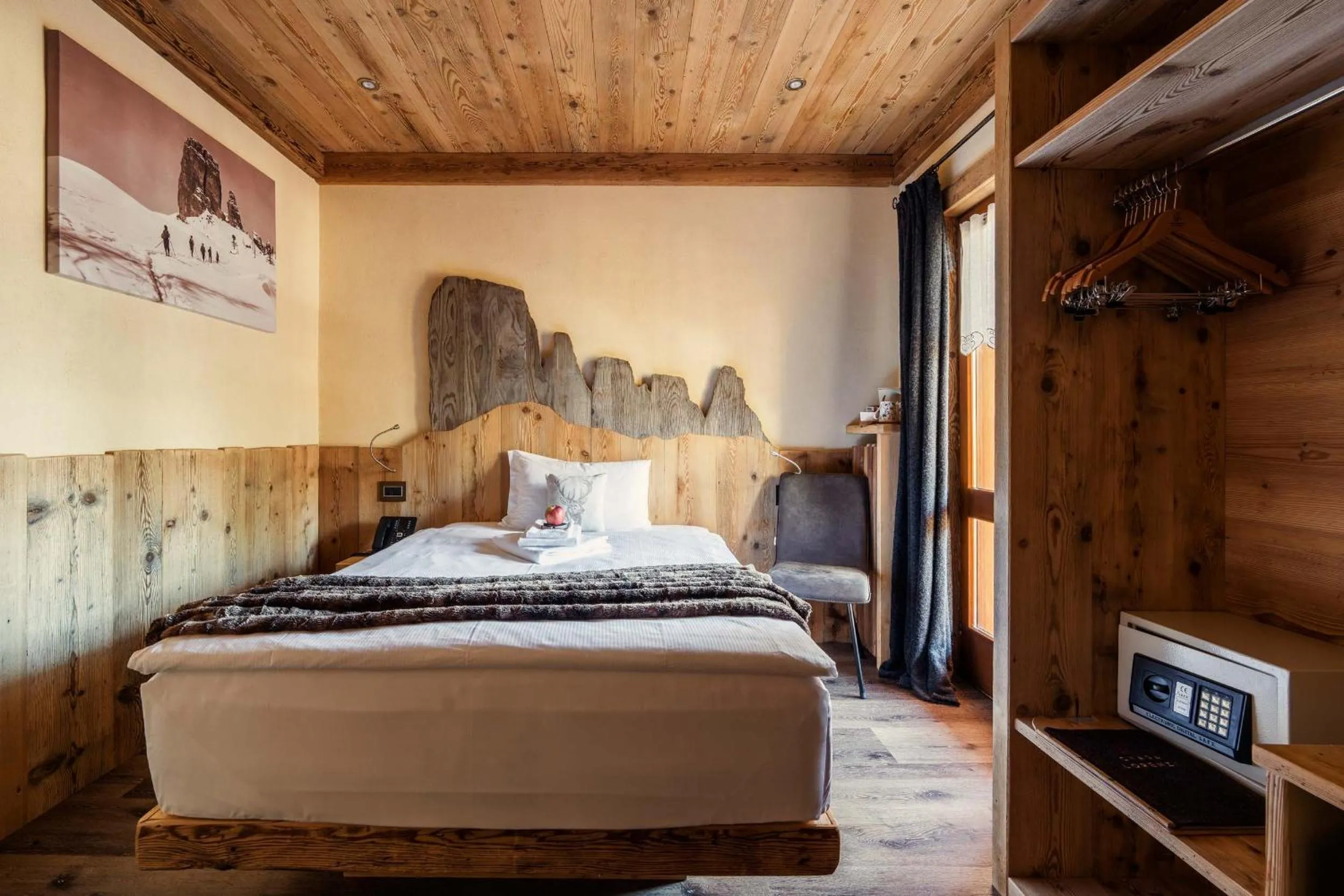 Bed in Hotel Ciasa Lorenzi