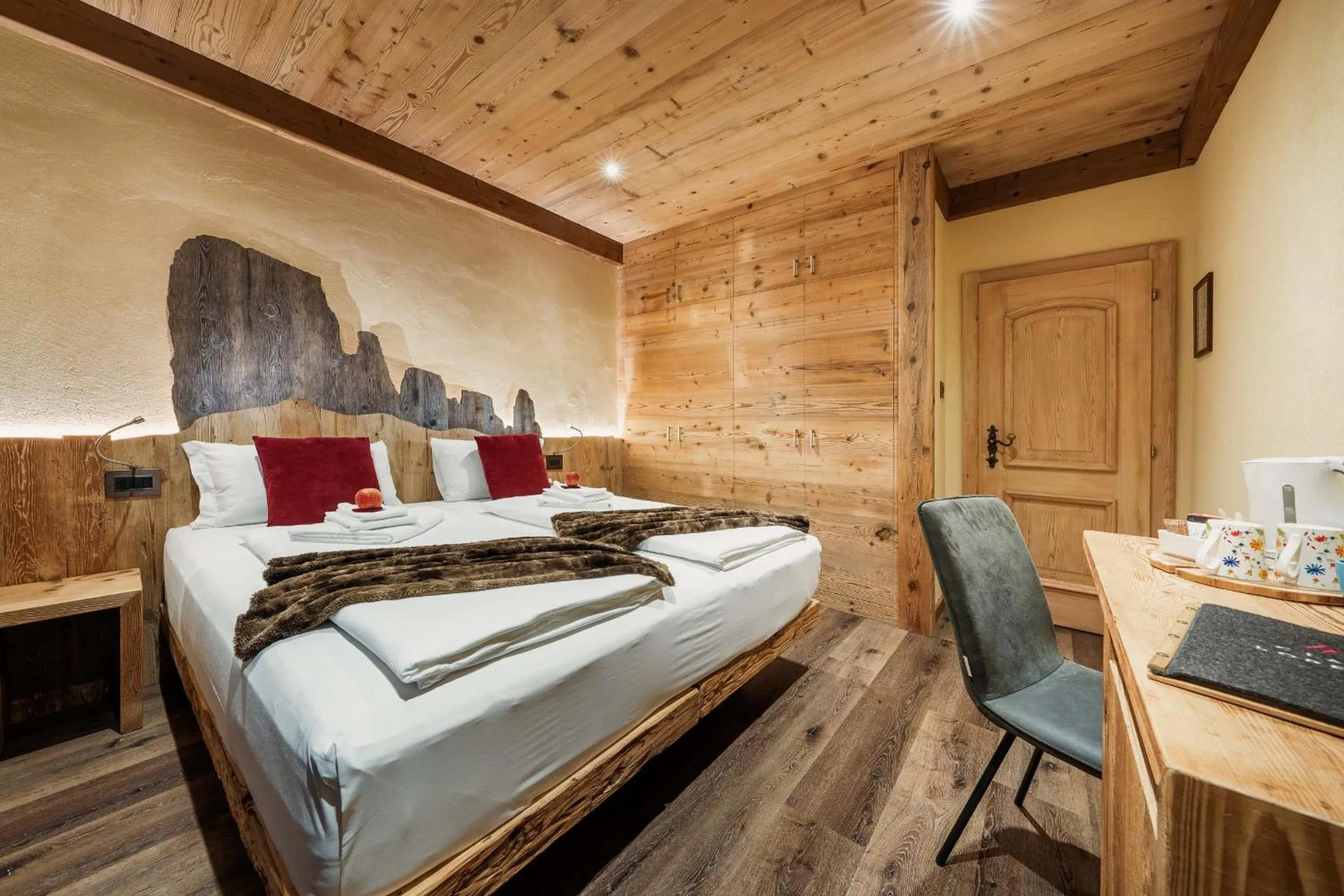 Bed in Hotel Ciasa Lorenzi