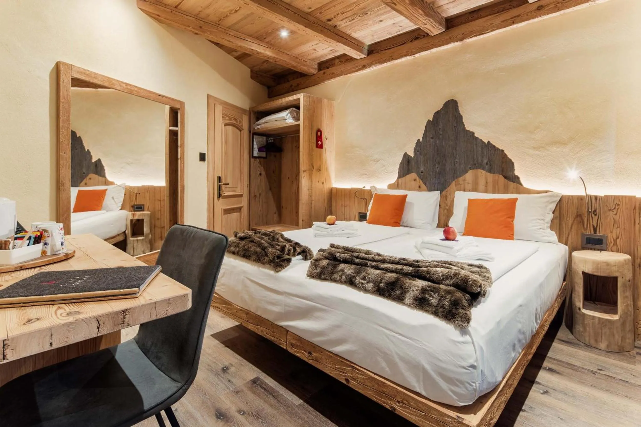 Bed in Hotel Ciasa Lorenzi