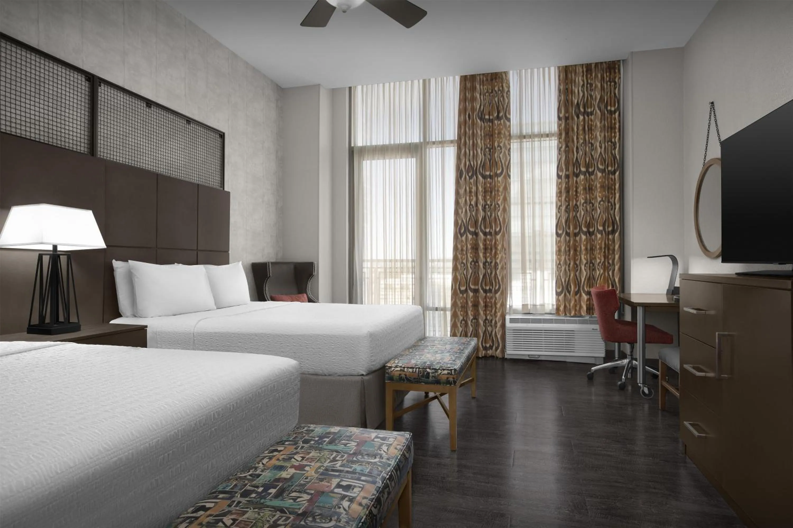 Bed in Hampton Inn and Suites Austin University Capitol