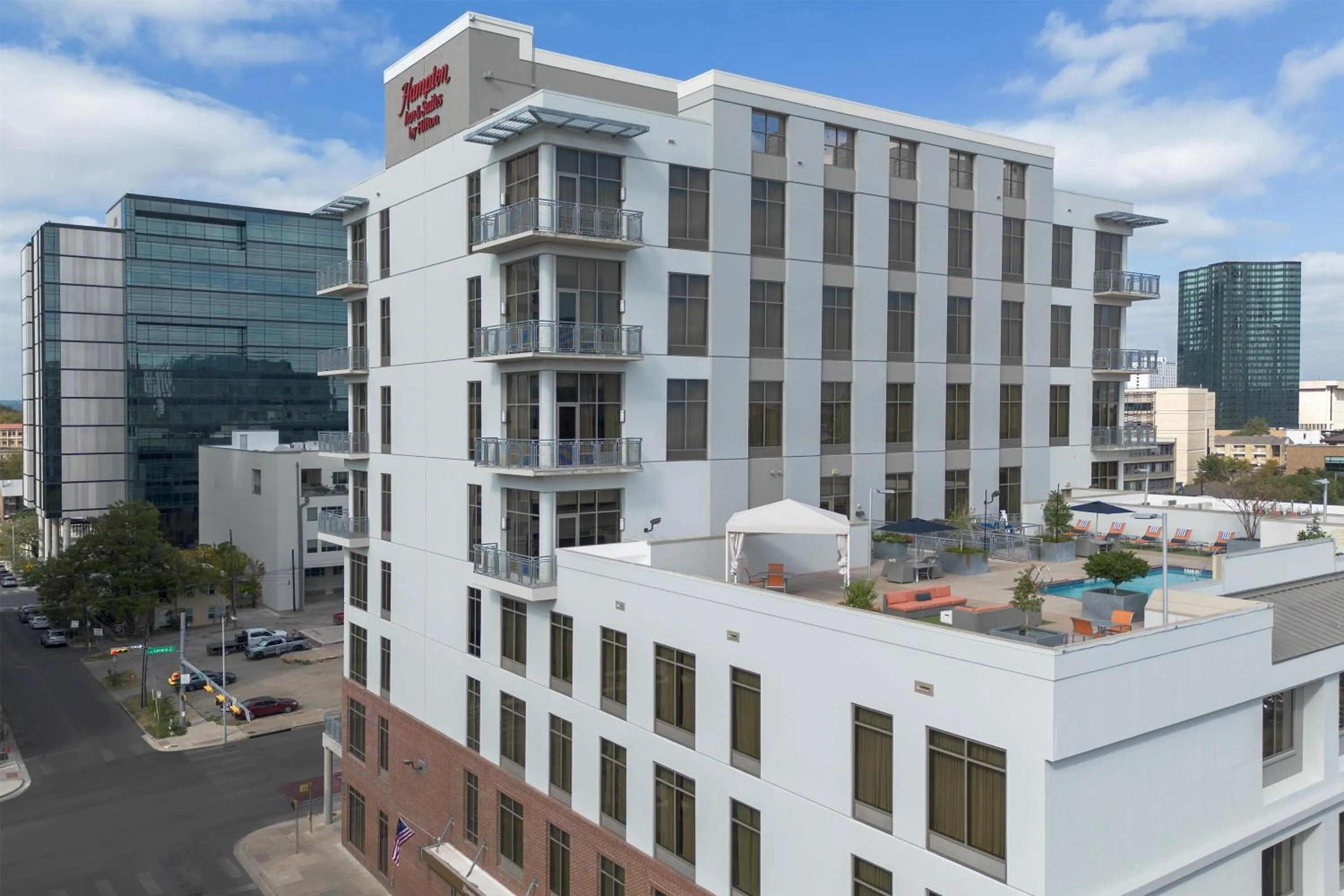 Property building in Hampton Inn and Suites Austin University Capitol