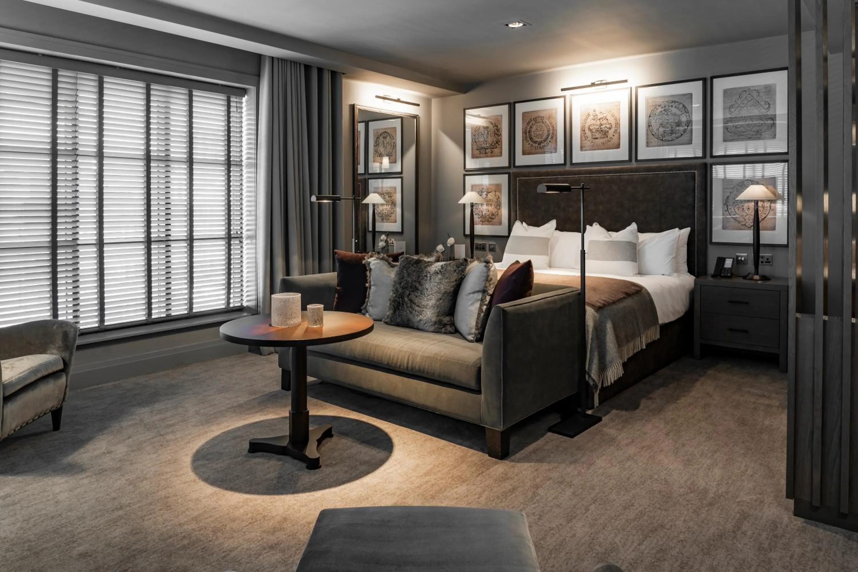 Seating area, Bed in Dakota Manchester