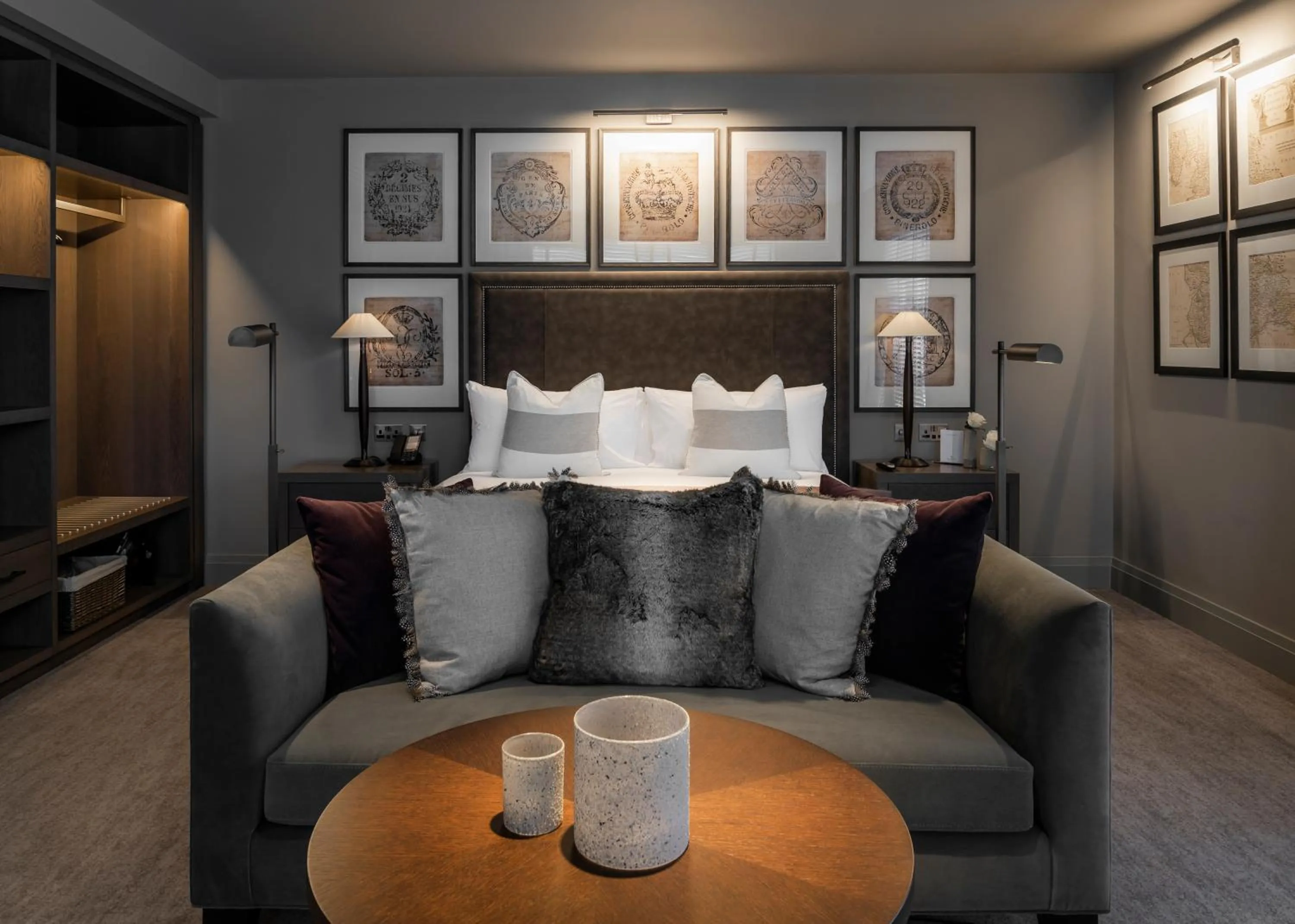 Photo of the whole room in Dakota Manchester