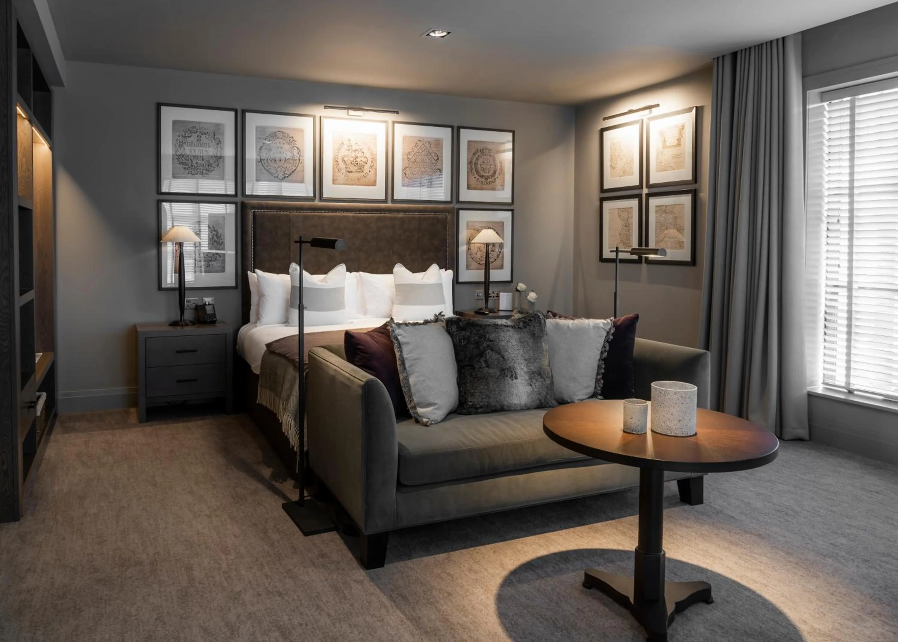 Photo of the whole room in Dakota Manchester