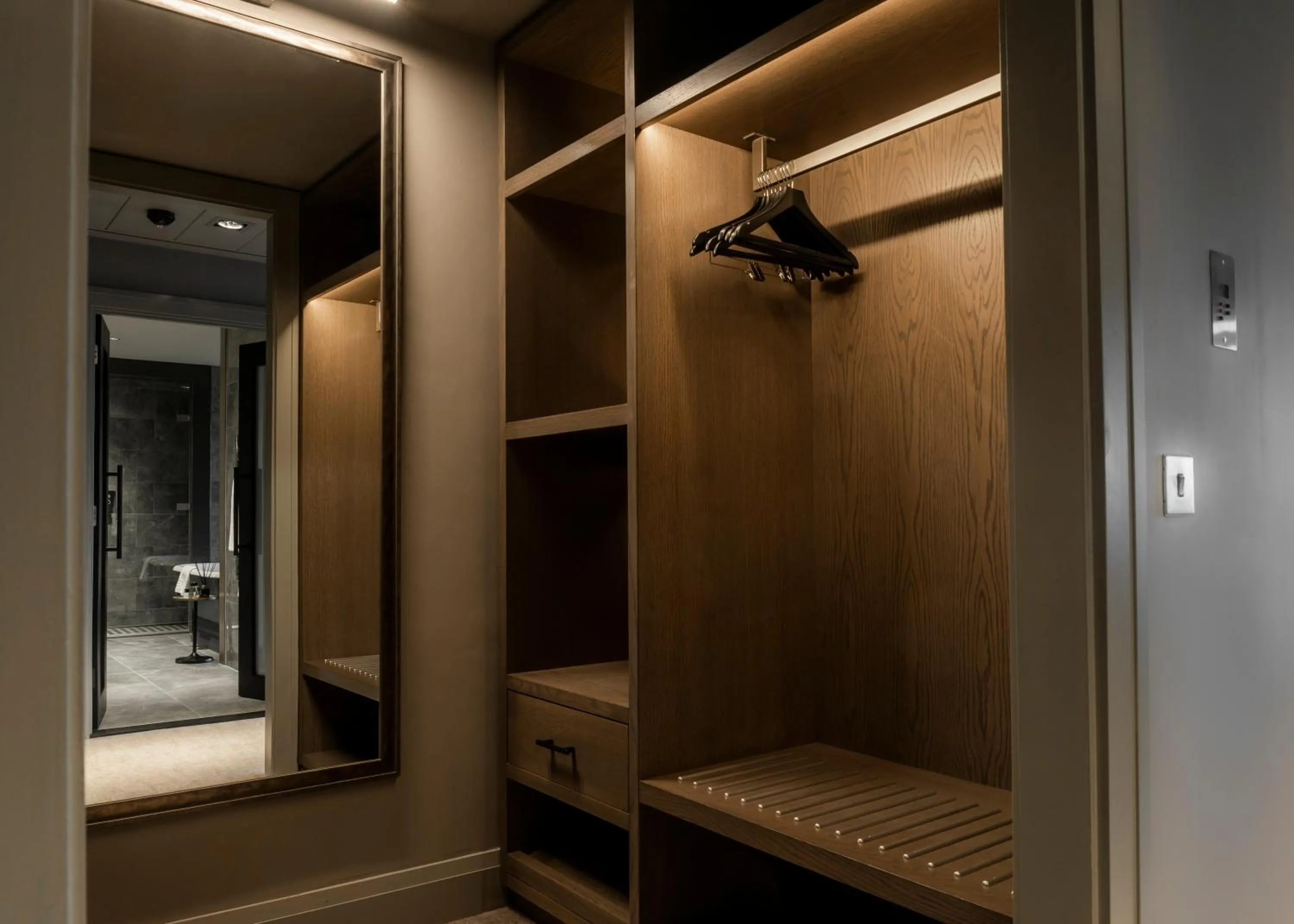 wardrobe in Dakota Manchester