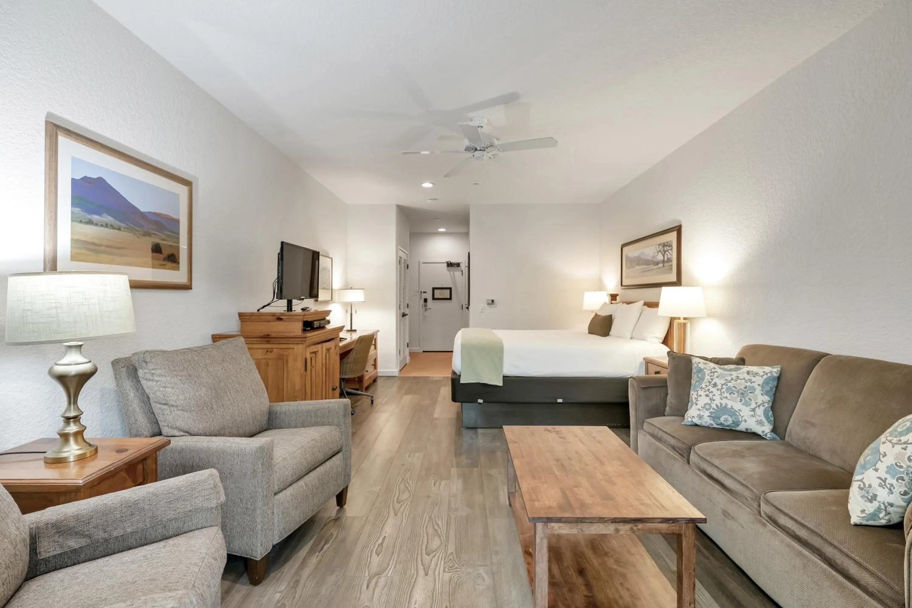 Bedroom in El Pueblo Inn