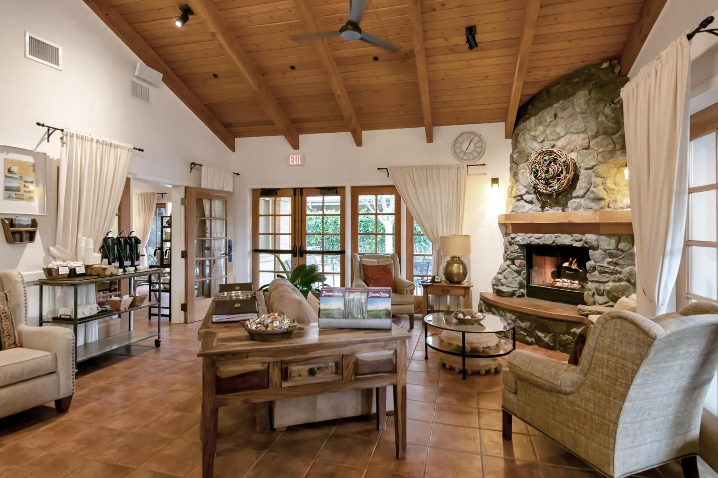 Lobby or reception in El Pueblo Inn