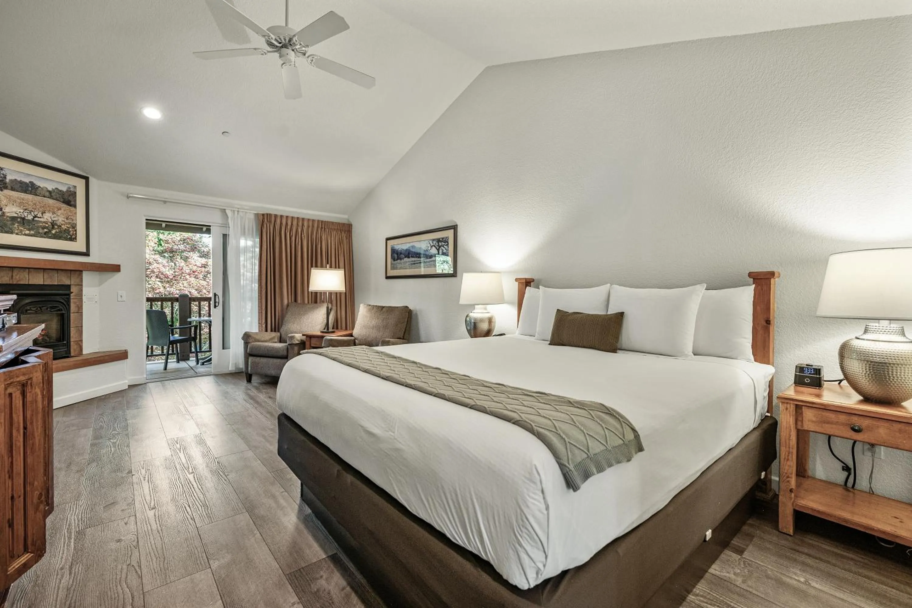 Bedroom, Bed in El Pueblo Inn