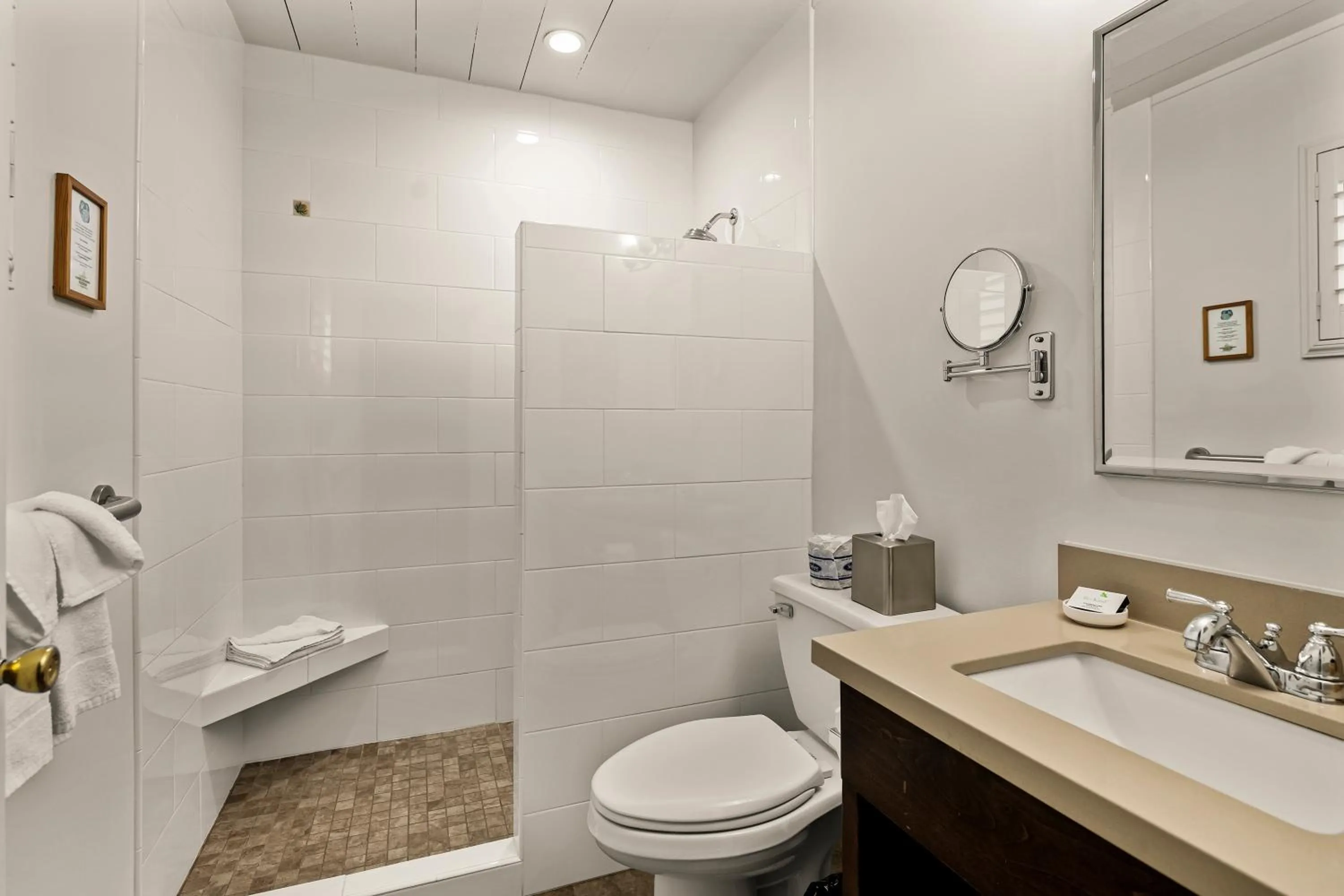 Bathroom in El Pueblo Inn