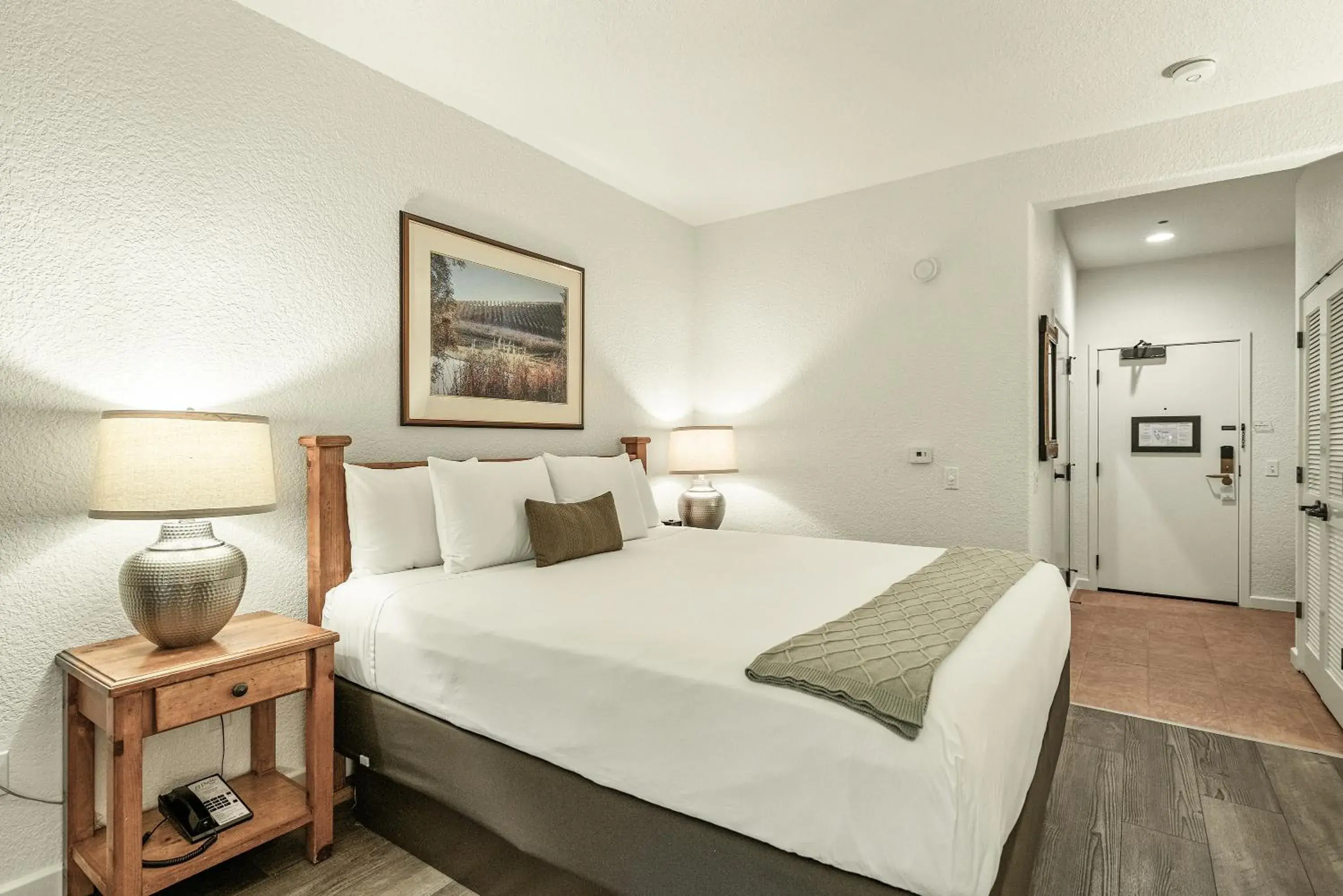 Superior King Room in El Pueblo Inn Superior King Room in El Pueblo Inn