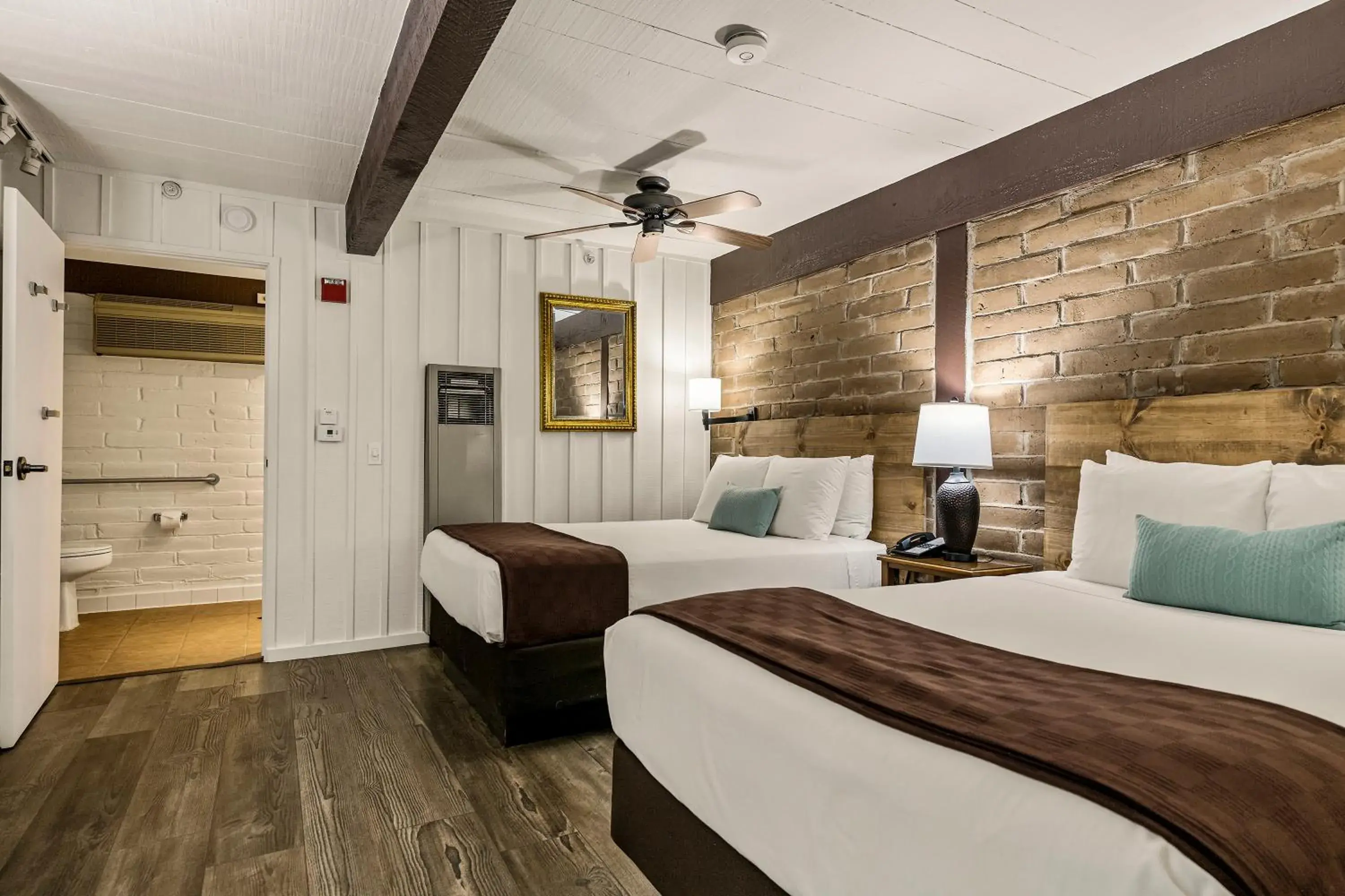 Double Room with Two Double Beds - Disability Access in El Pueblo Inn Double Room with Two Double Beds - Disability Access in El Pueblo Inn