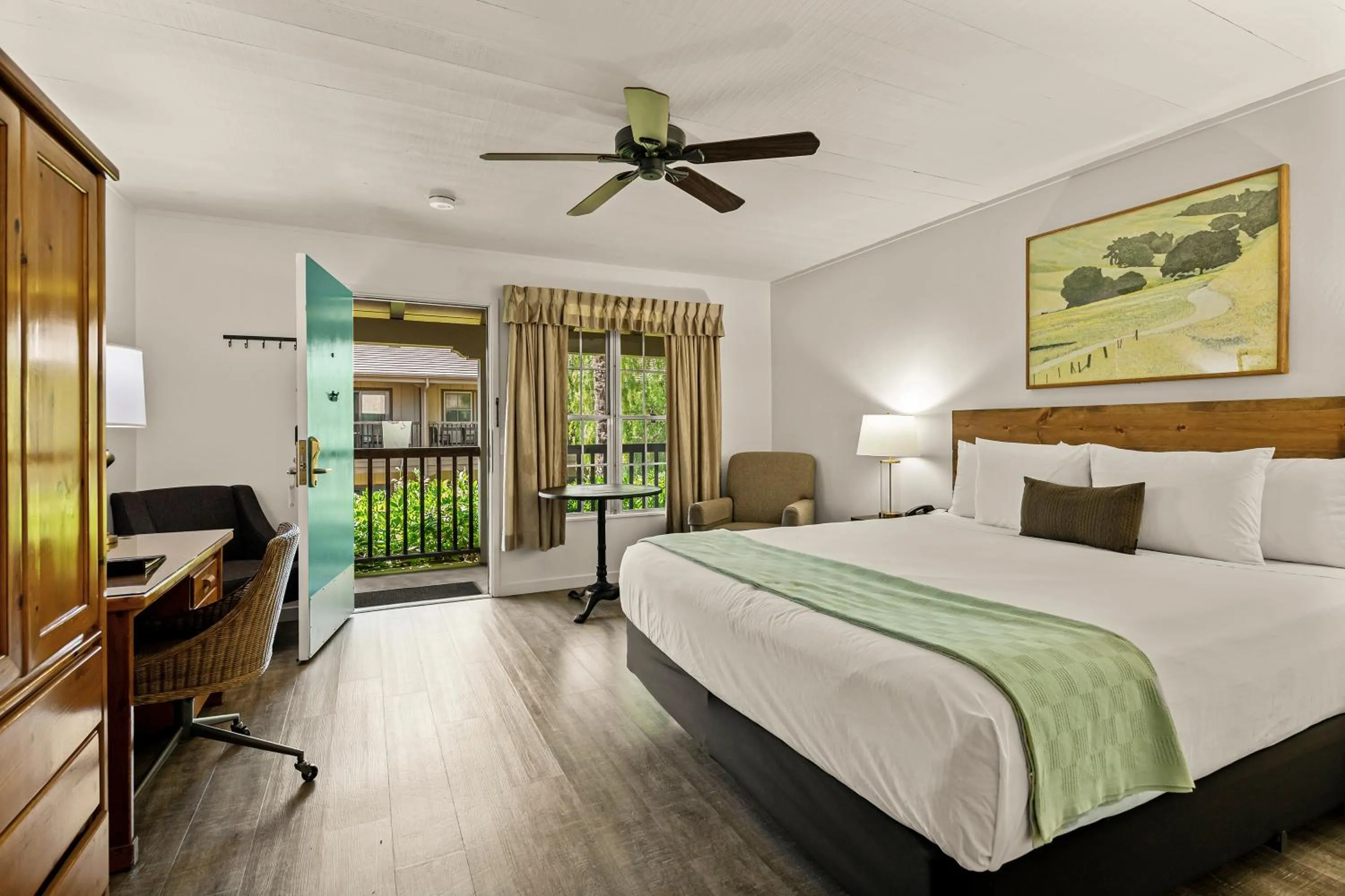 Bedroom, Bed in El Pueblo Inn