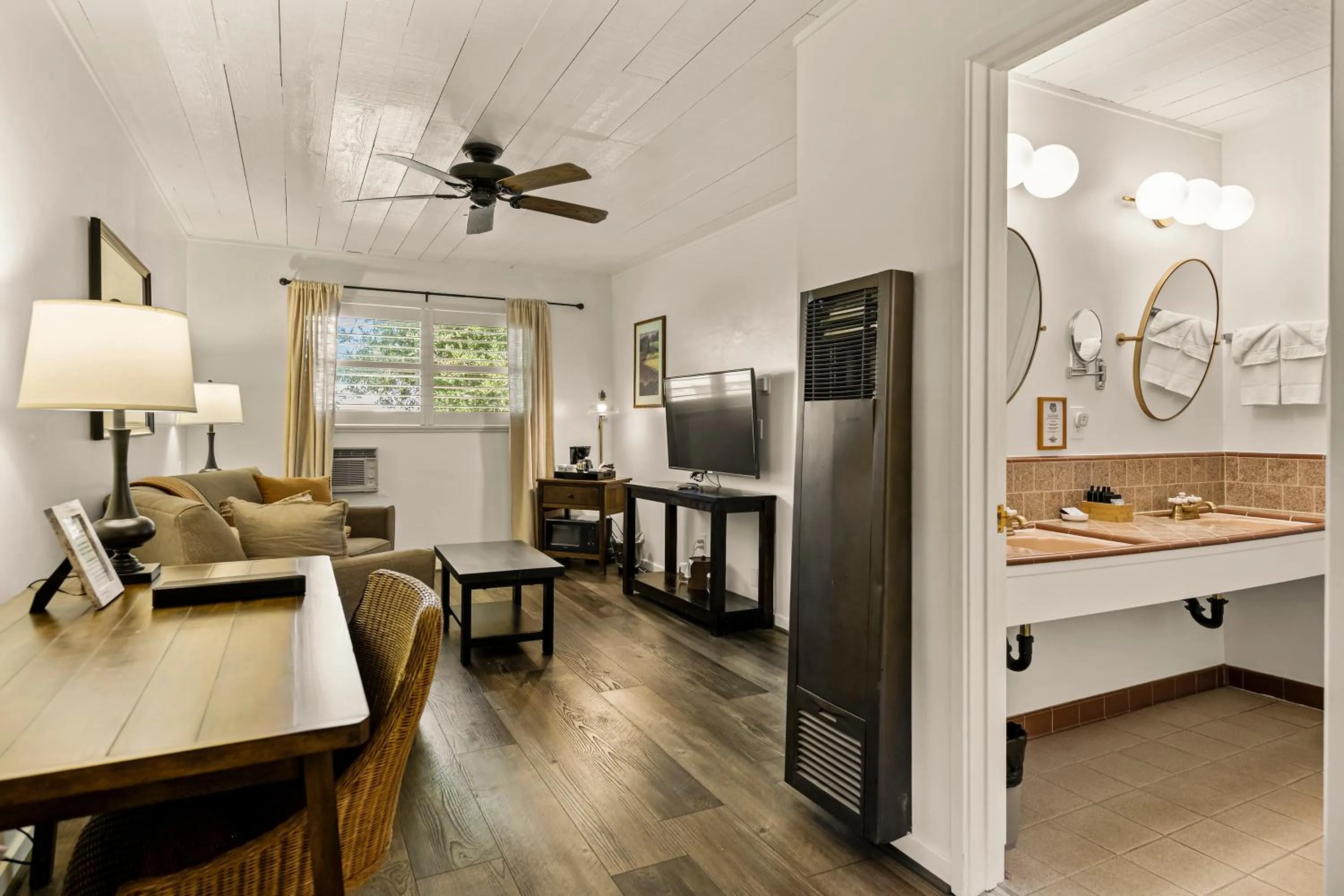 Living room in El Pueblo Inn