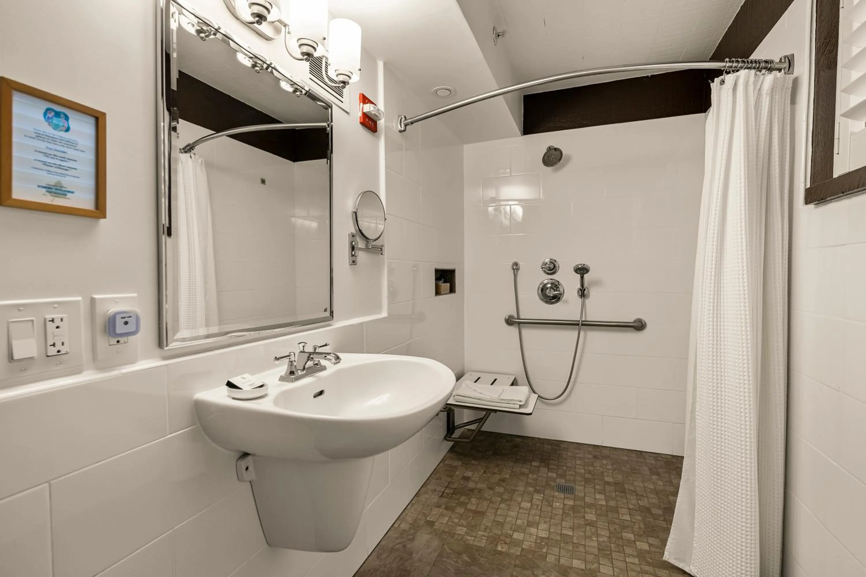 Bathroom in El Pueblo Inn