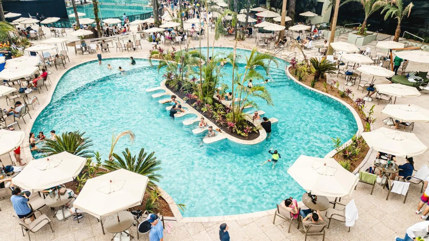 Swimming pool in Rafain Palace Hotel & Convention Center