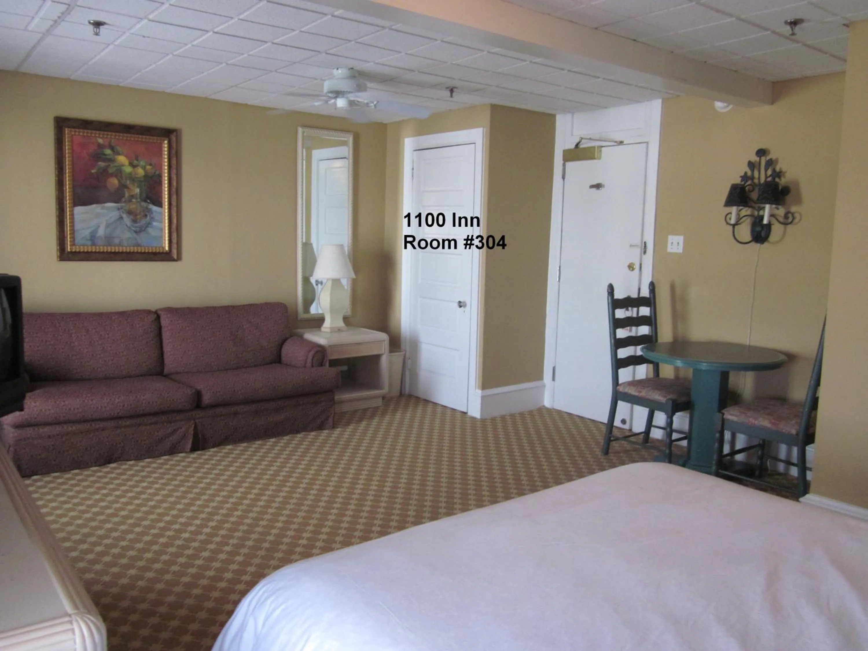 Seating area, Bed in Ocean Manor 1100 Inn