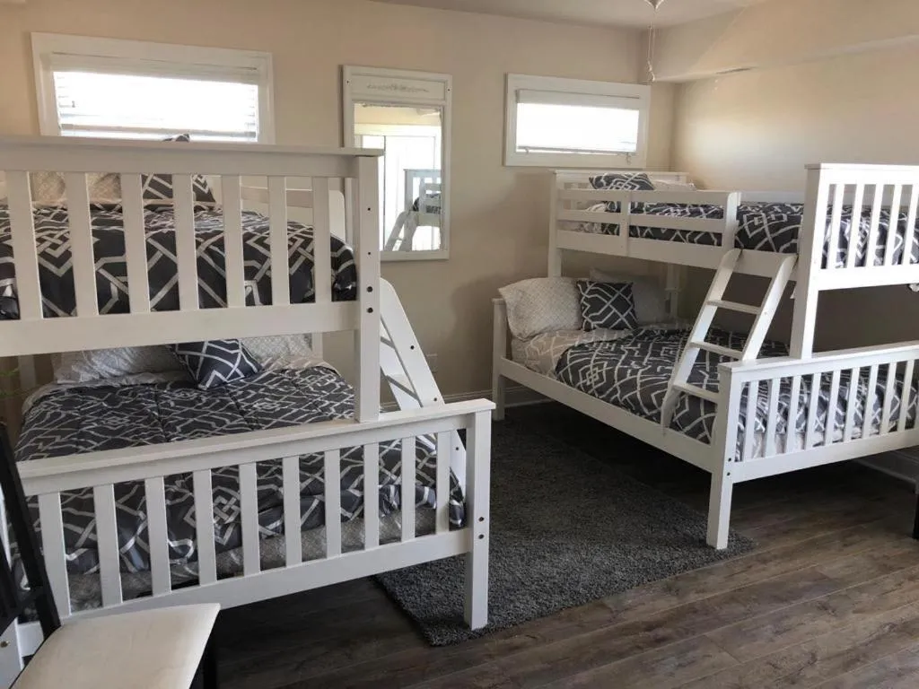 Bed in Ocean Manor 1100 Inn