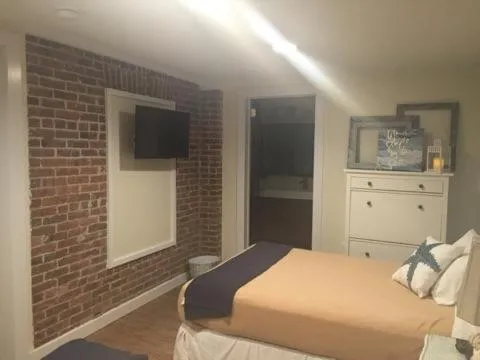 Photo of the whole room, Bed in Ocean Manor 1100 Inn