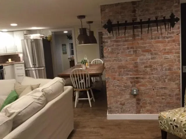 Dining area in Ocean Manor 1100 Inn