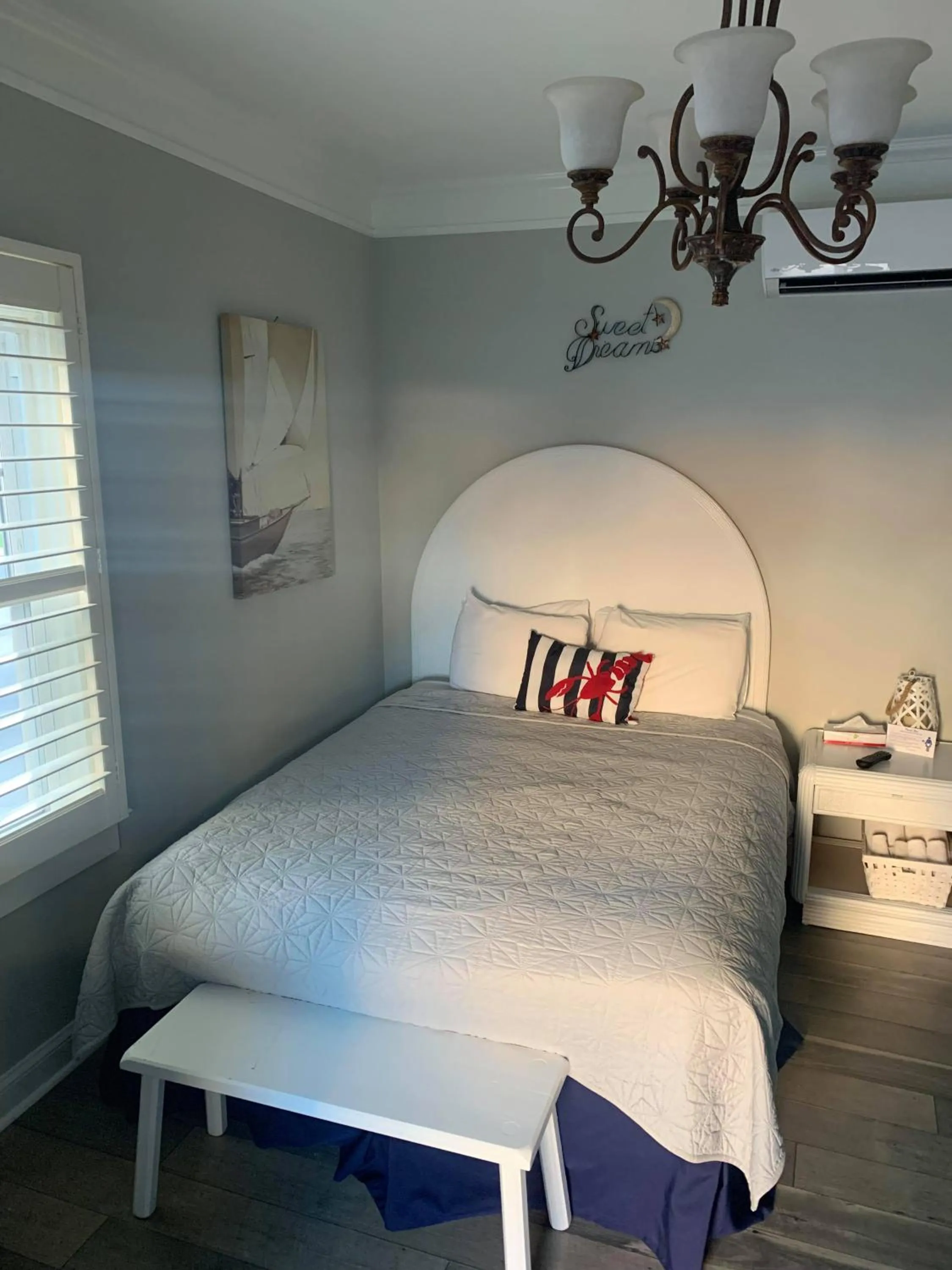 Bed in Ocean Manor 1100 Inn