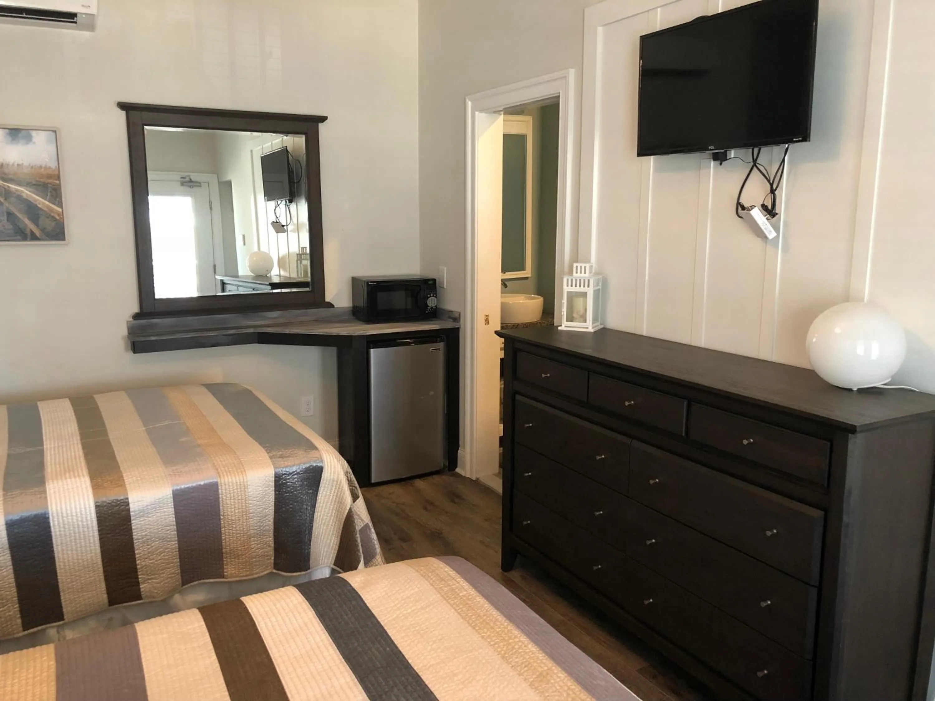 Bed in Ocean Manor 1100 Inn