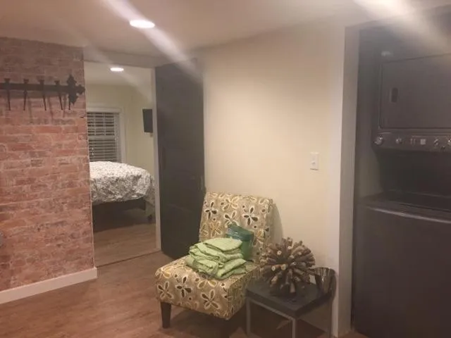 Seating area, Bed in Ocean Manor 1100 Inn