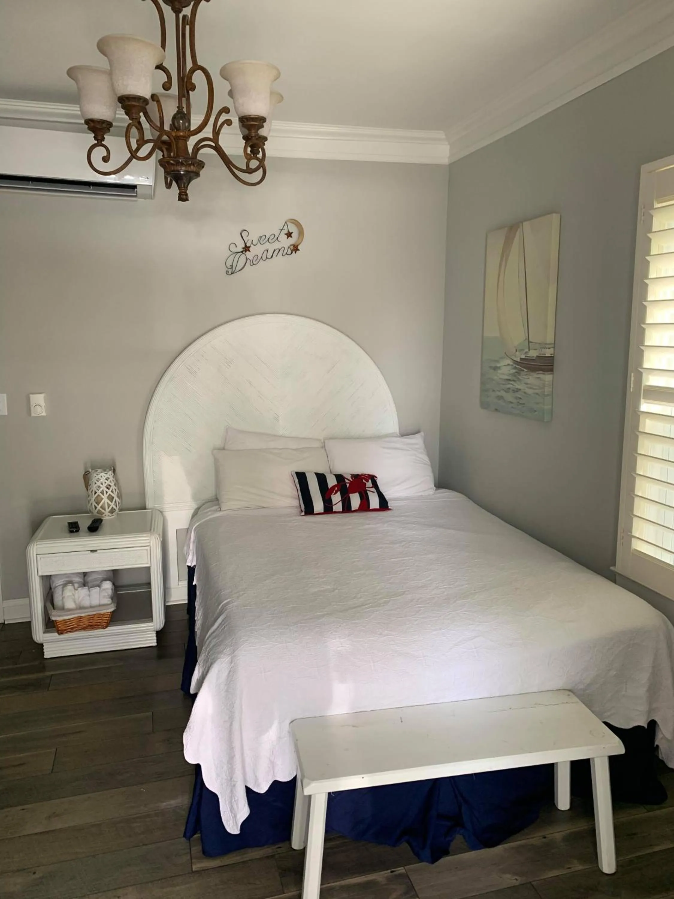 Bed in Ocean Manor 1100 Inn