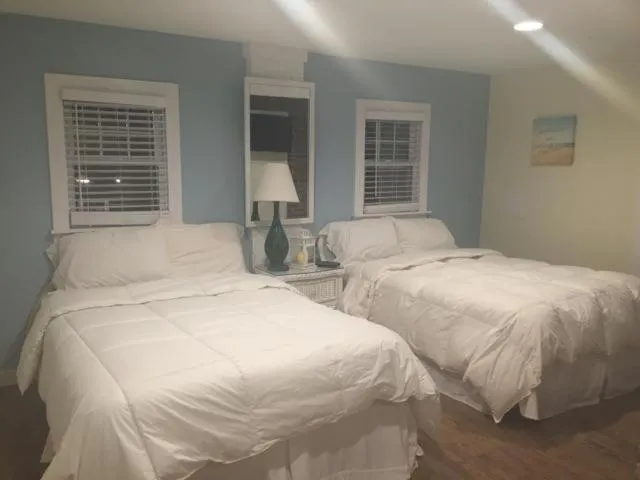 Photo of the whole room, Bed in Ocean Manor 1100 Inn