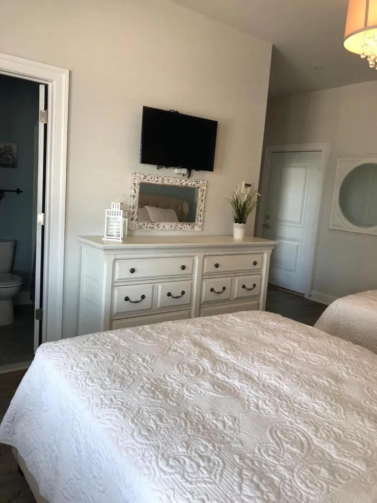 Bed in Ocean Manor 1100 Inn