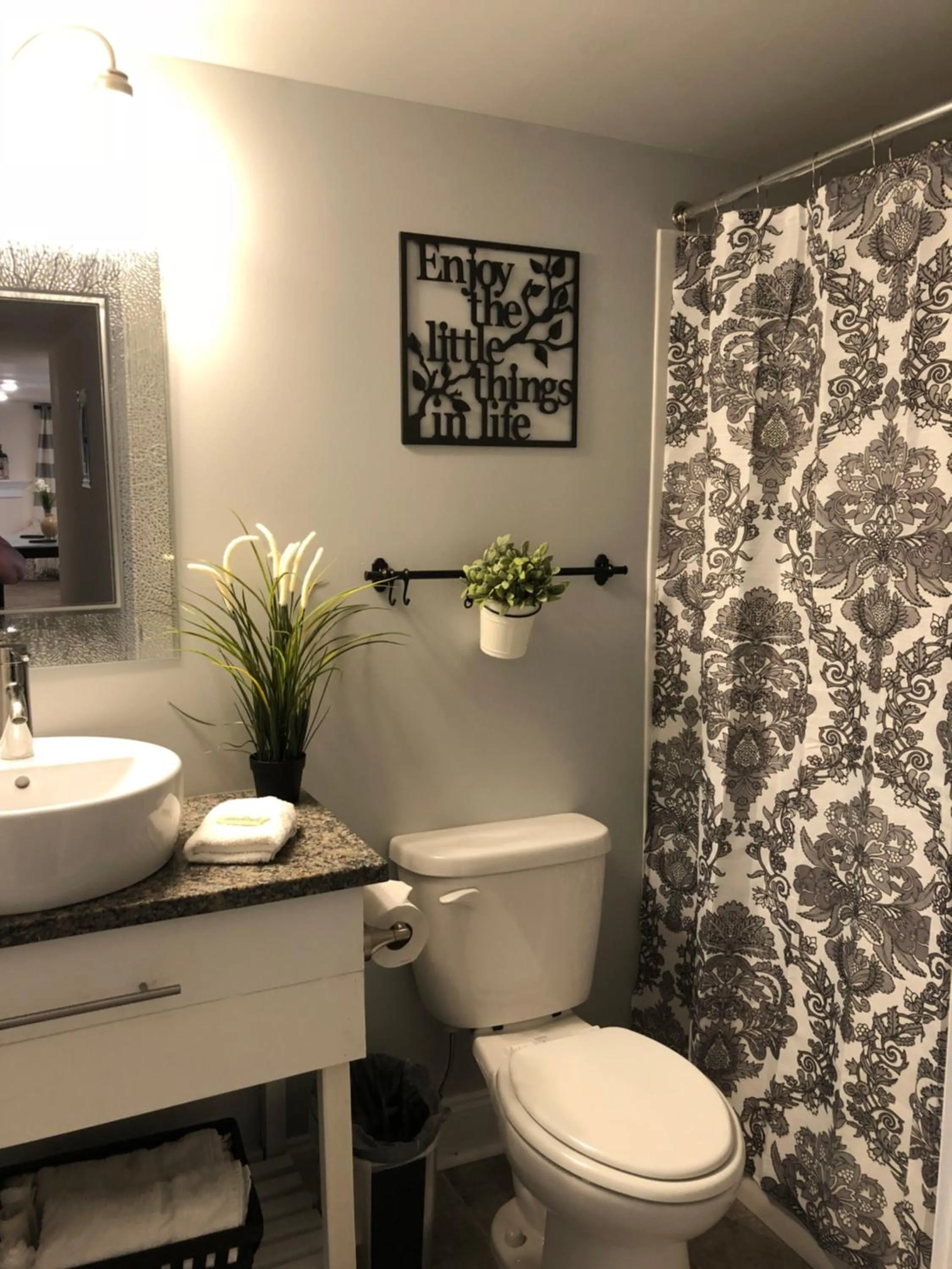 Shower in Ocean Manor 1100 Inn