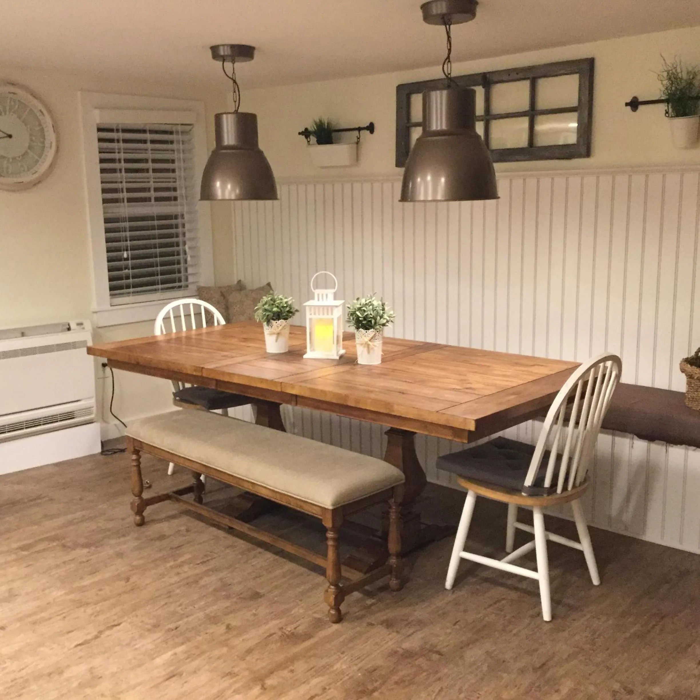 Dining area in Ocean Manor 1100 Inn