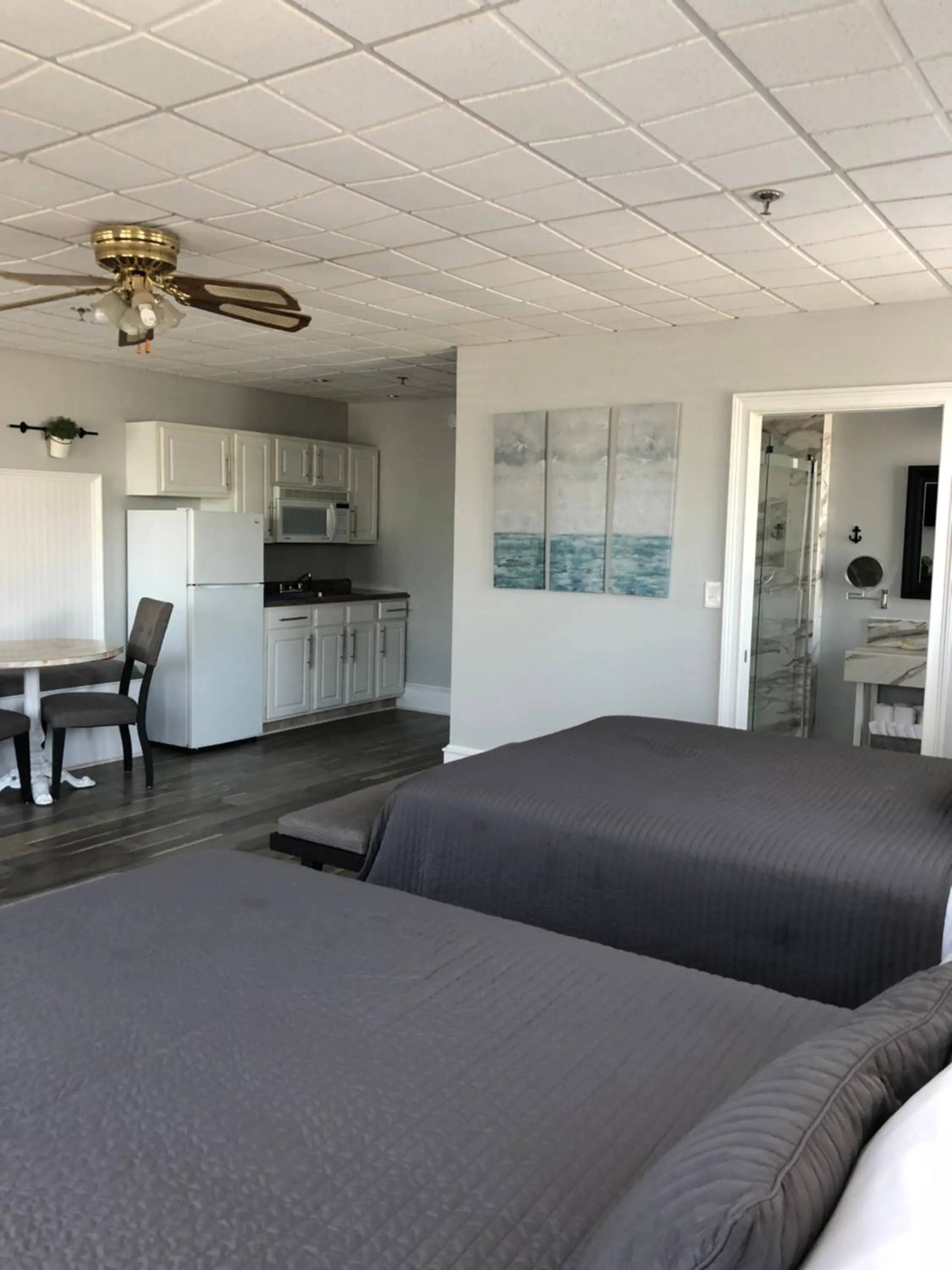 Bed in Ocean Manor 1100 Inn