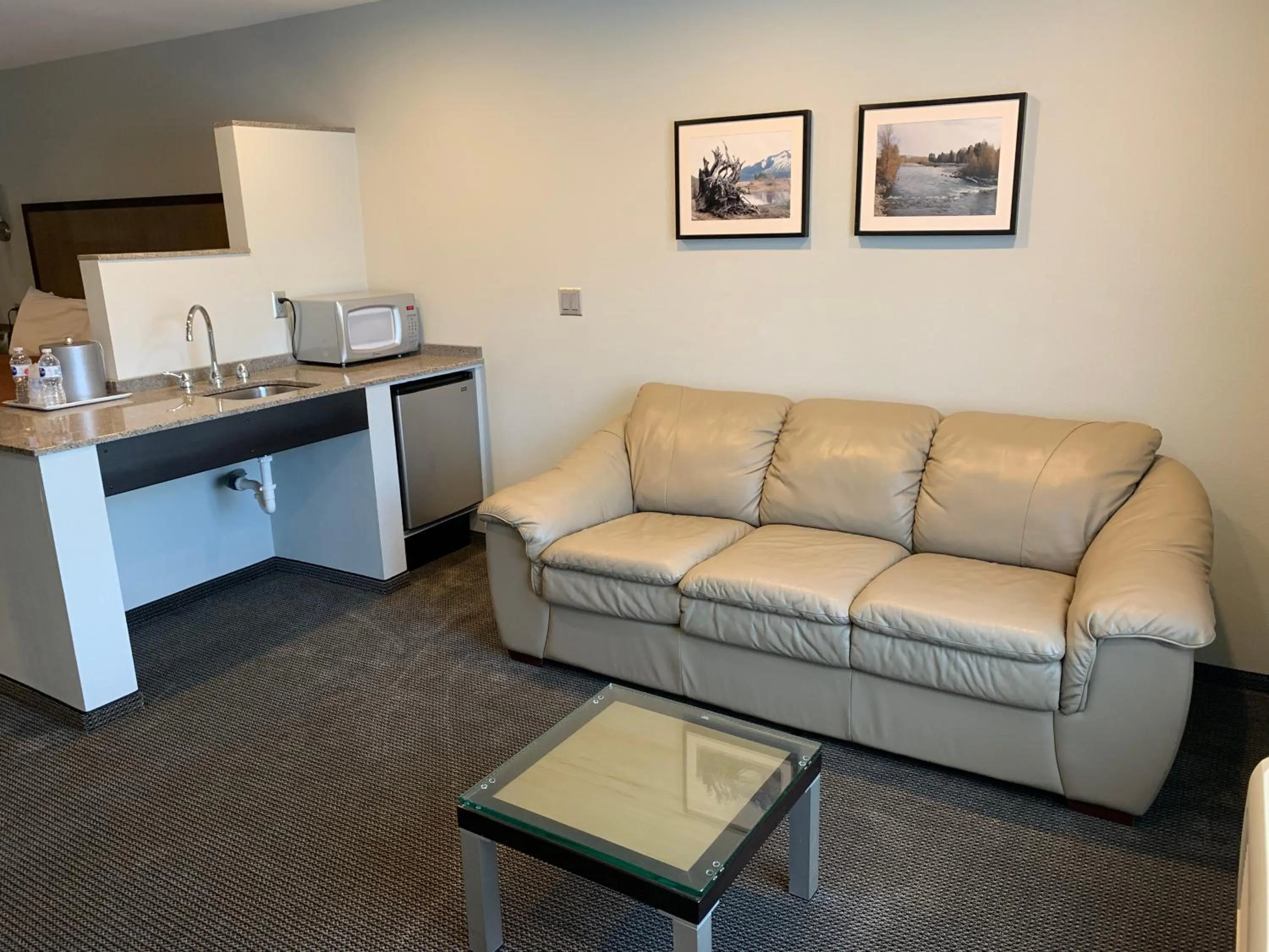 Seating area in Best Western Snowcap Lodge