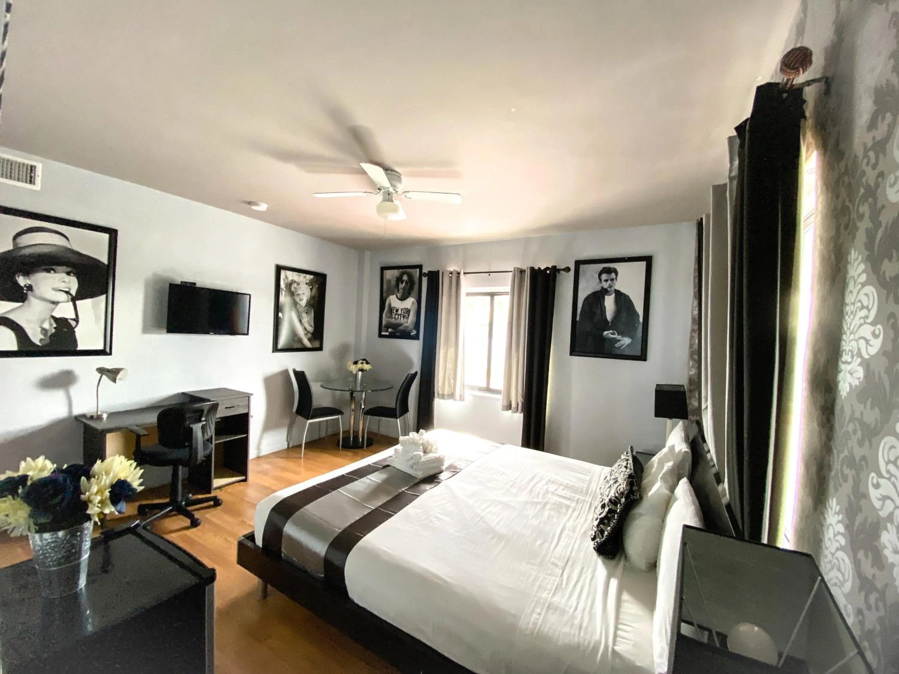 Bedroom, Bed in Notebook Miami Beach