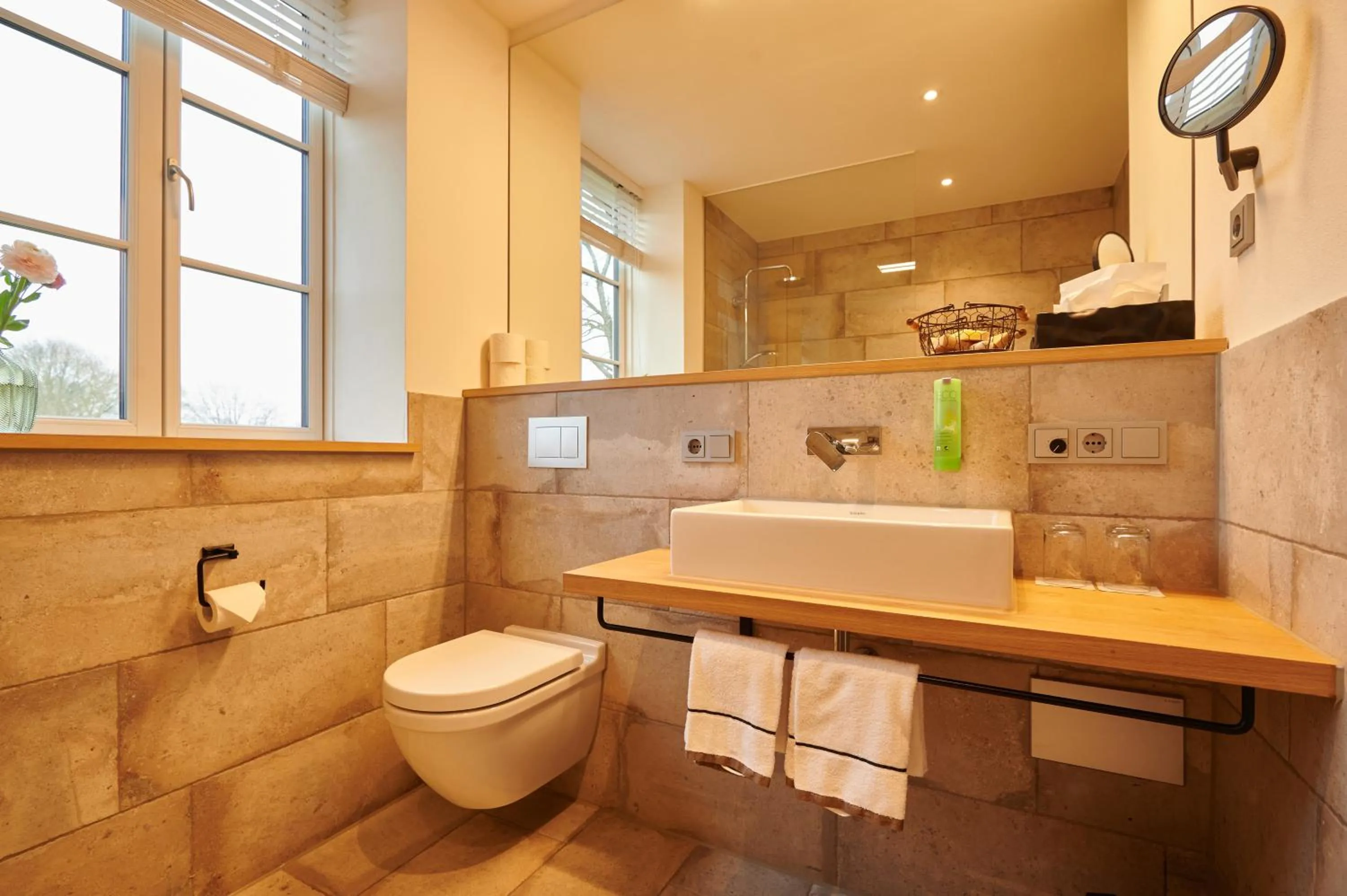 Bathroom in Nordenholzer Hofhotel