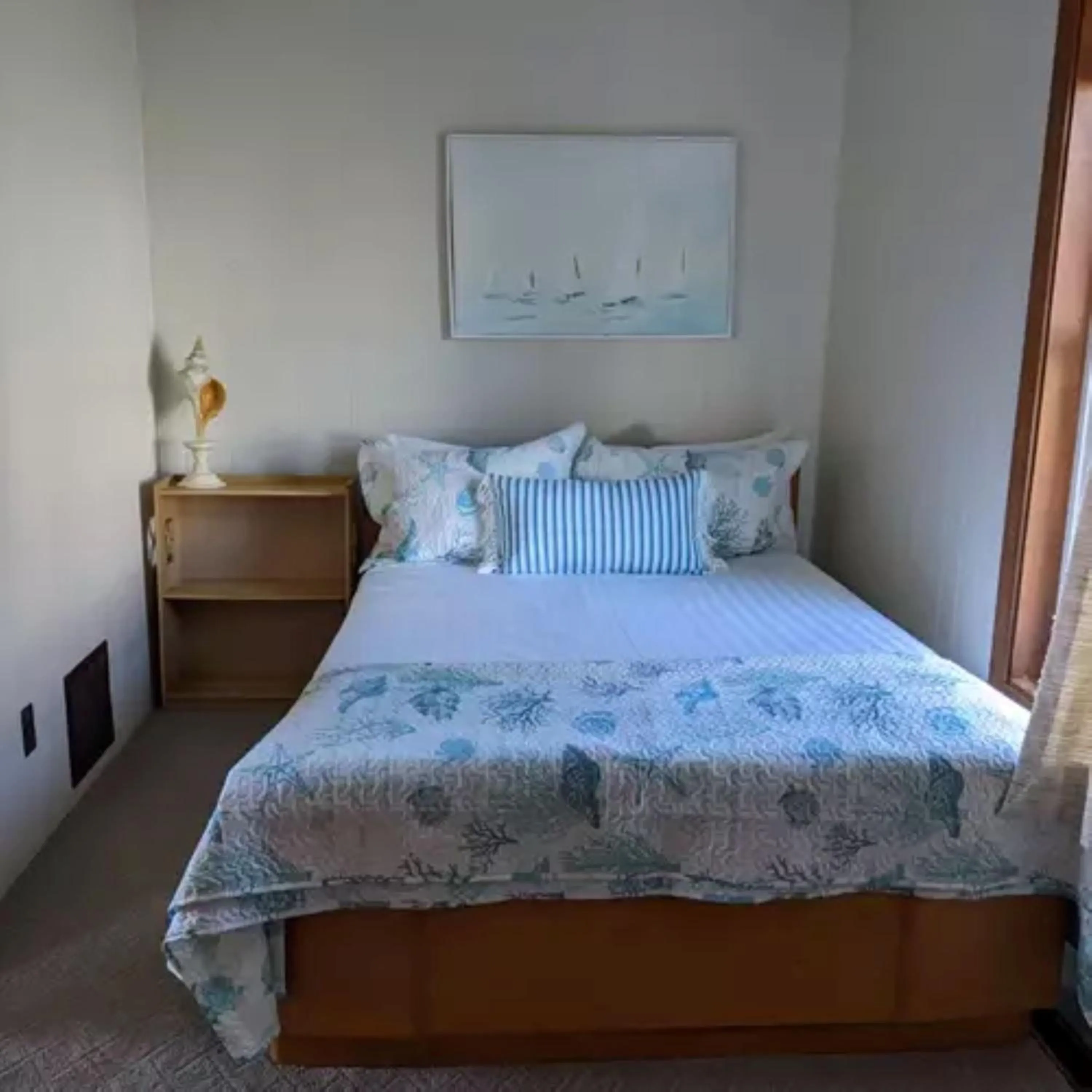 Bed in Union Bluff Hotel & Meeting House