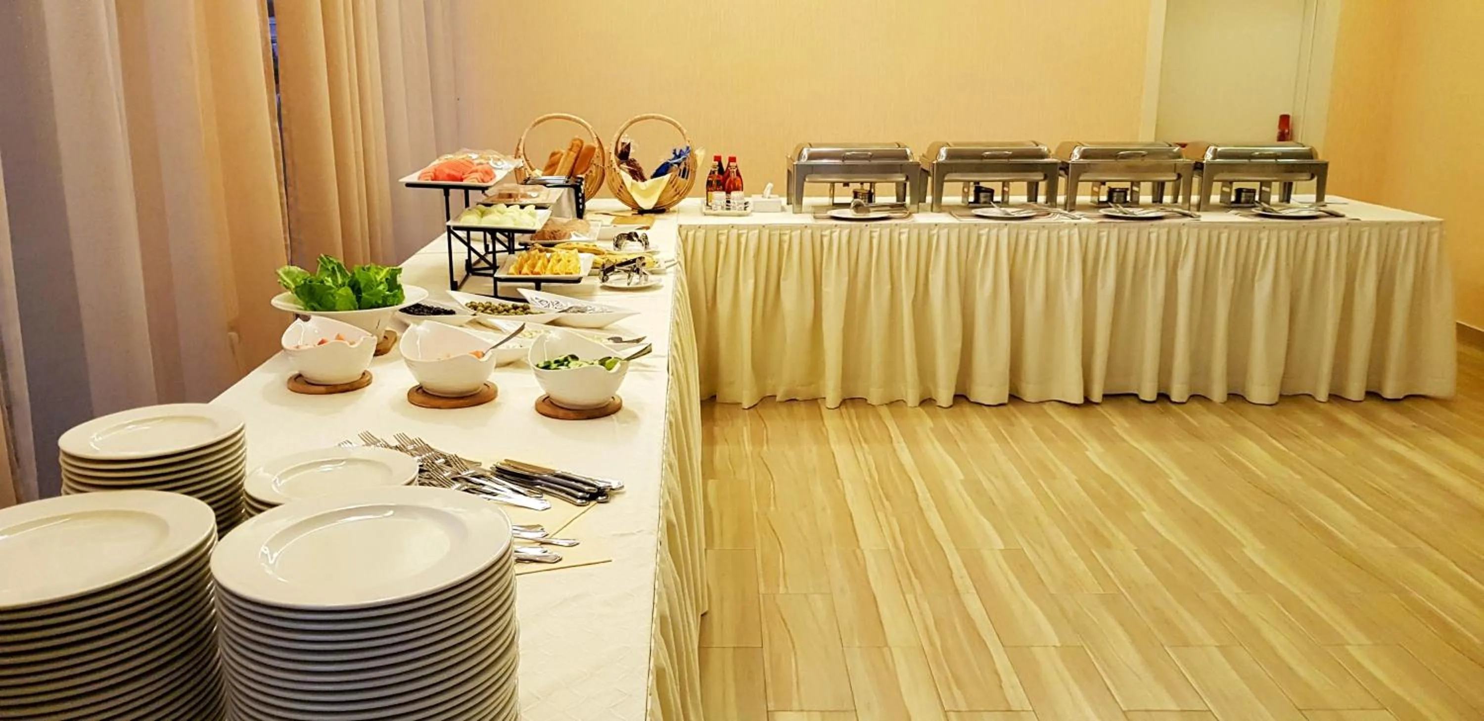 Restaurant/places to eat in Muscat Plaza Hotel
