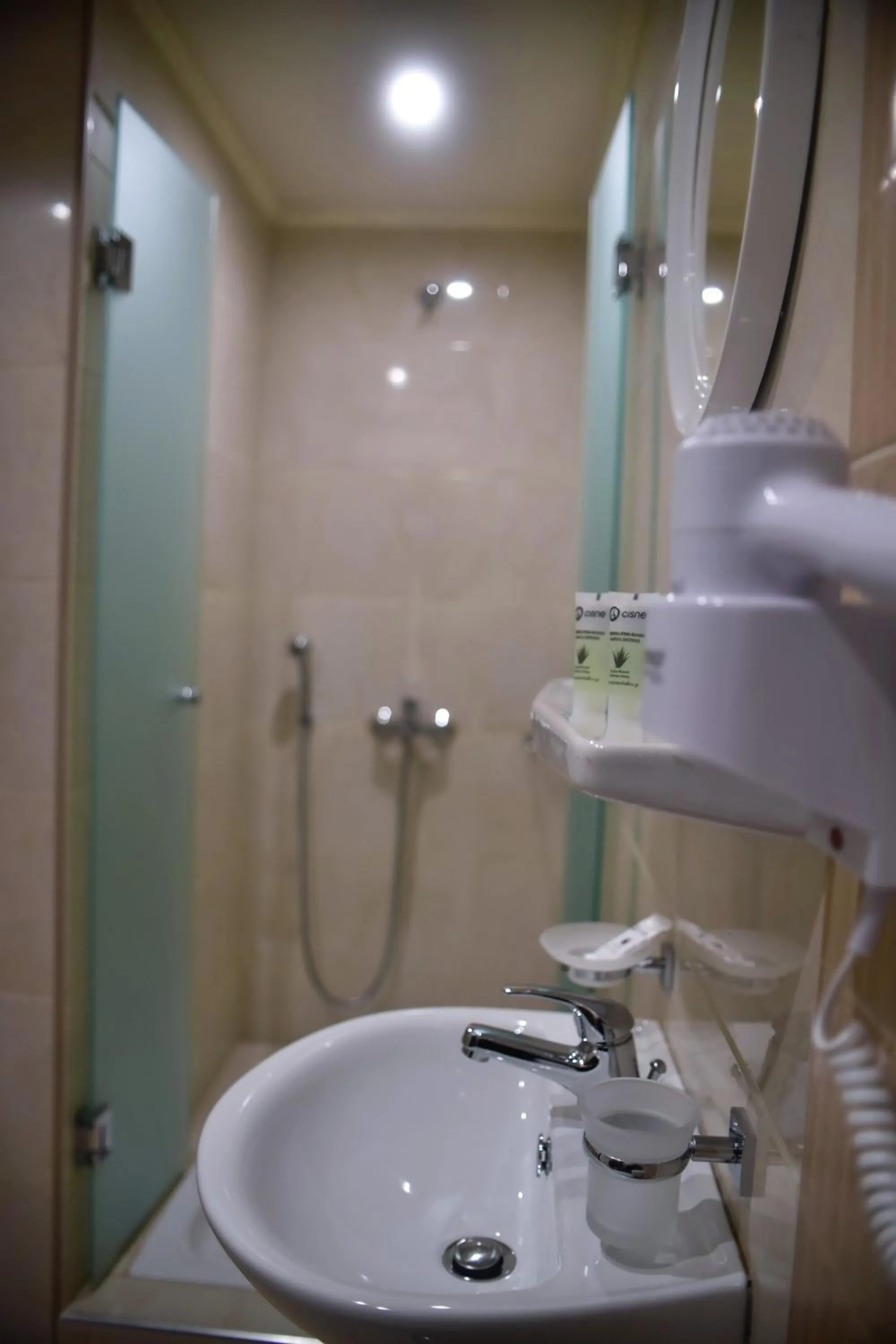 Shower in 24 Seven Boutique Hotel