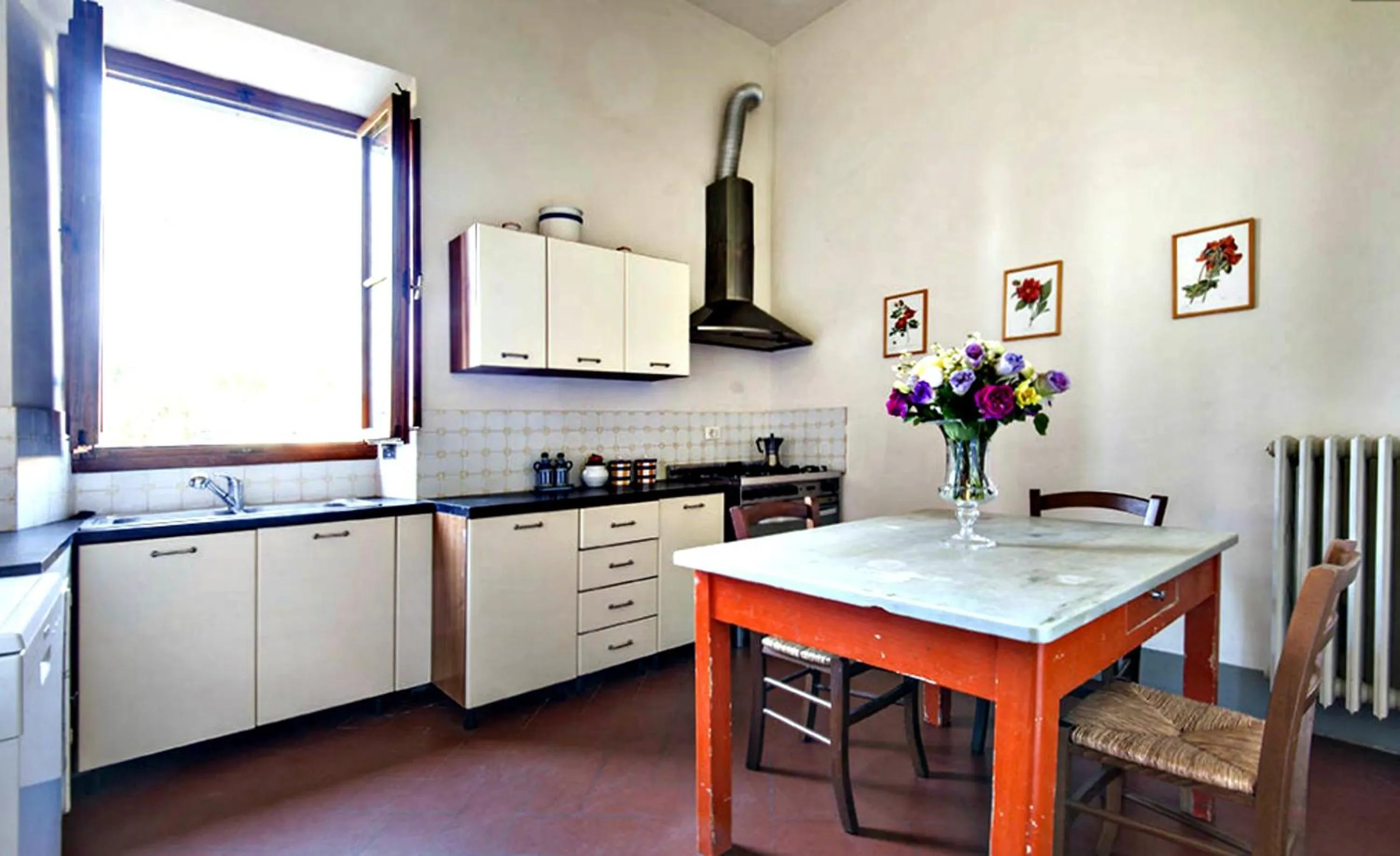 Kitchen or kitchenette in Villa Martina