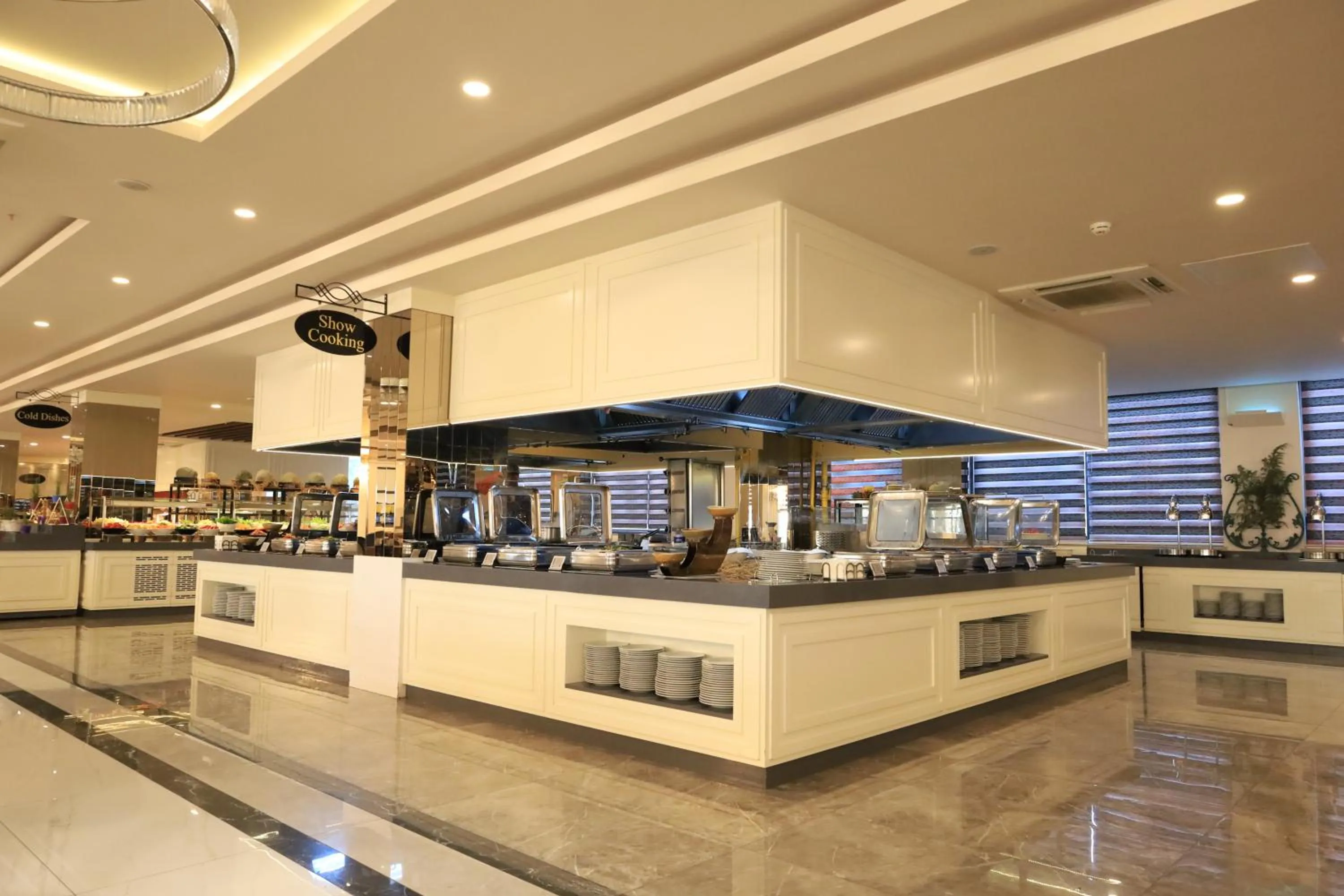 Restaurant/places to eat in Aydinbey Queen's Palace & Spa - Ultra All Inclusive